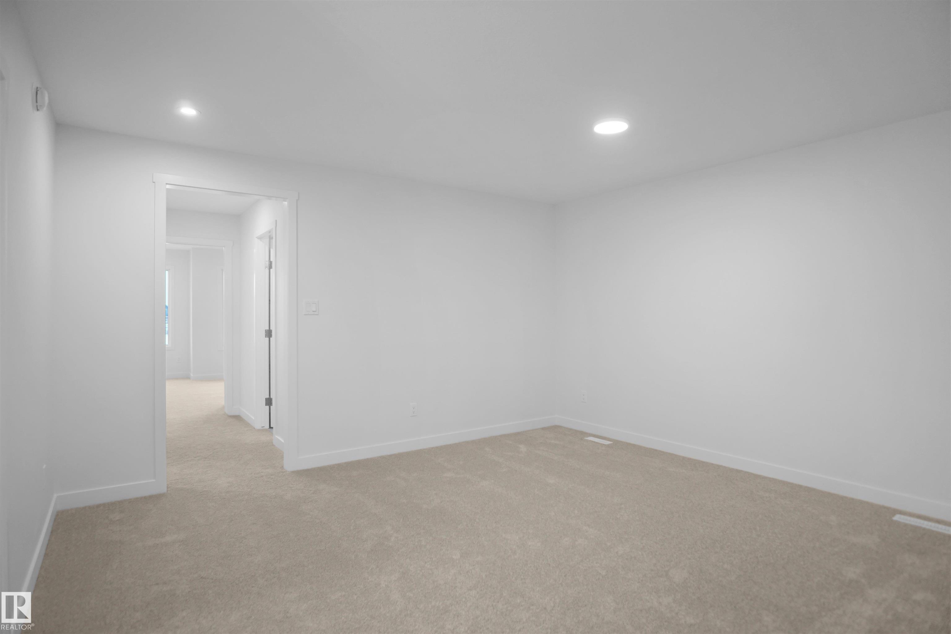 https://zimg.paragon.ice.com/ParagonImages/Property/PM/RAE/225392646/23/0/0/70567cb955349113c38635185ff7e89d/1/8b2298ab1095033ce50222c76c563a67/225392646-23afbdf2-75f2-4520-ab9f-49fc709246d6.JPG