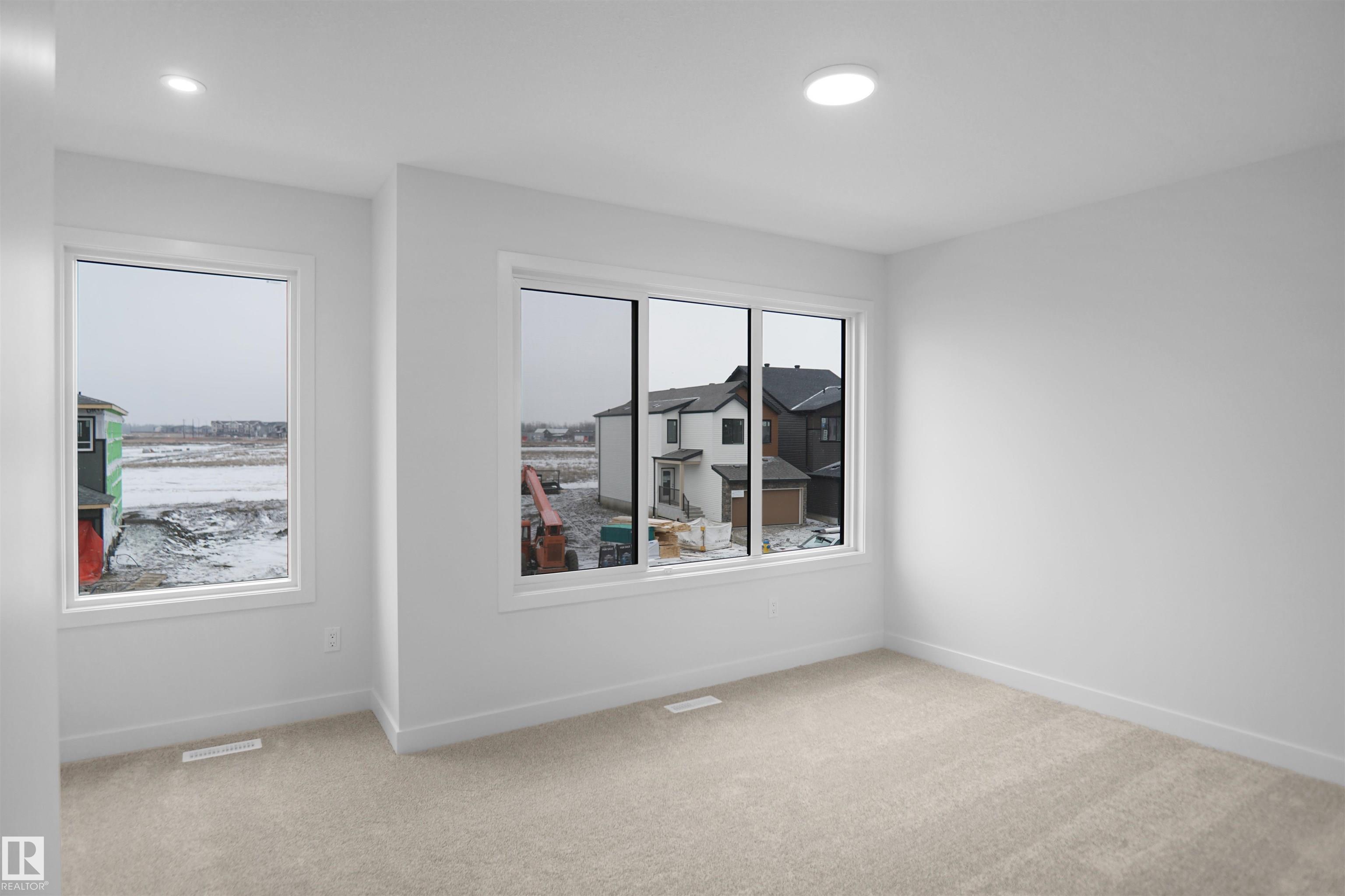 https://zimg.paragon.ice.com/ParagonImages/Property/PM/RAE/225392646/32/0/0/a88b117232480f87ce5a523e3cca476b/1/8b2298ab1095033ce50222c76c563a67/225392646-ca75cd4b-265f-4950-9159-c34f779fa005.JPG