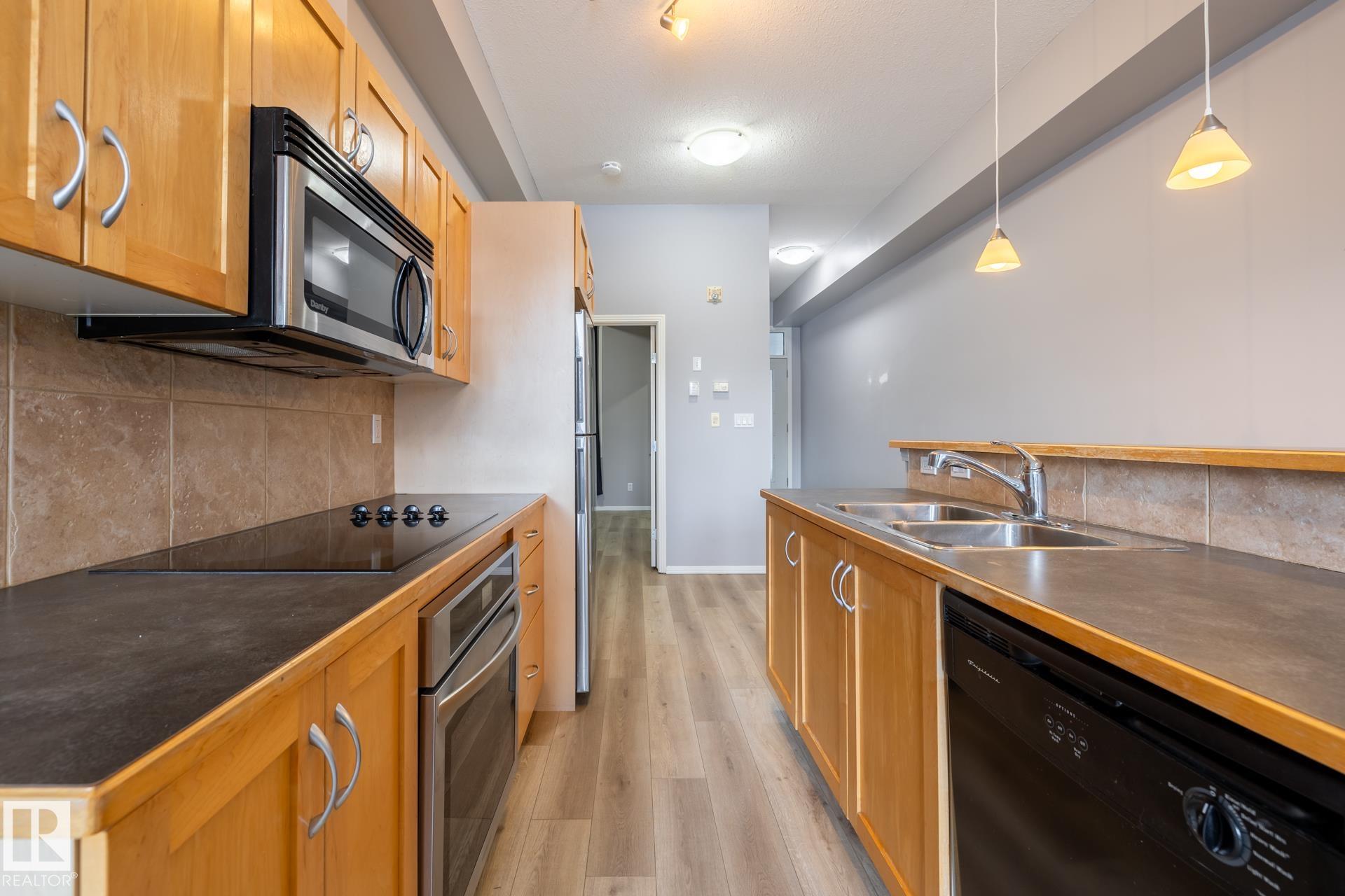 Photo 6 at 210 - 10147 112 Street NW, Wîhkwêntôwin, Edmonton