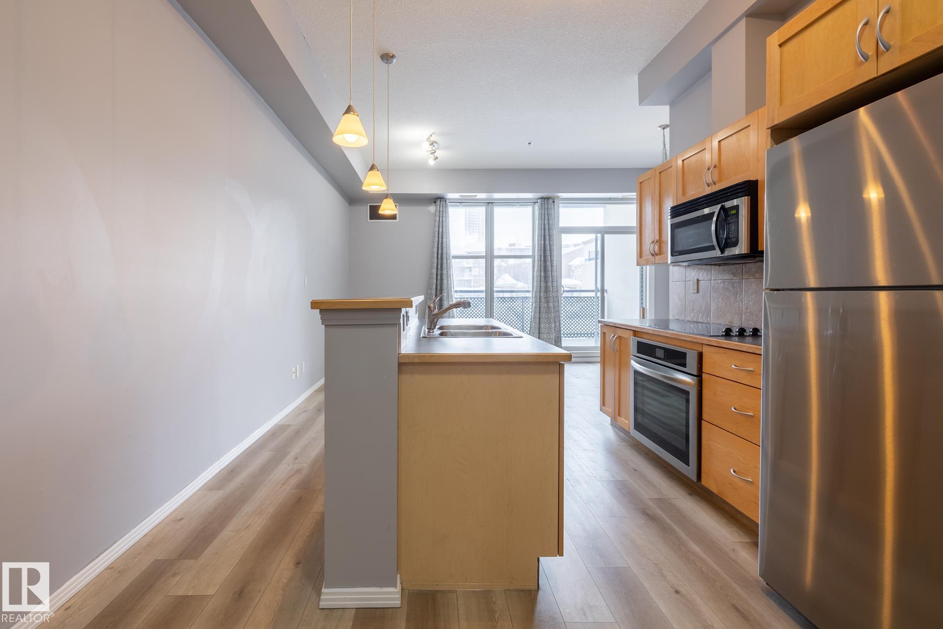 Photo 9 at 210 - 10147 112 Street NW, Wîhkwêntôwin, Edmonton