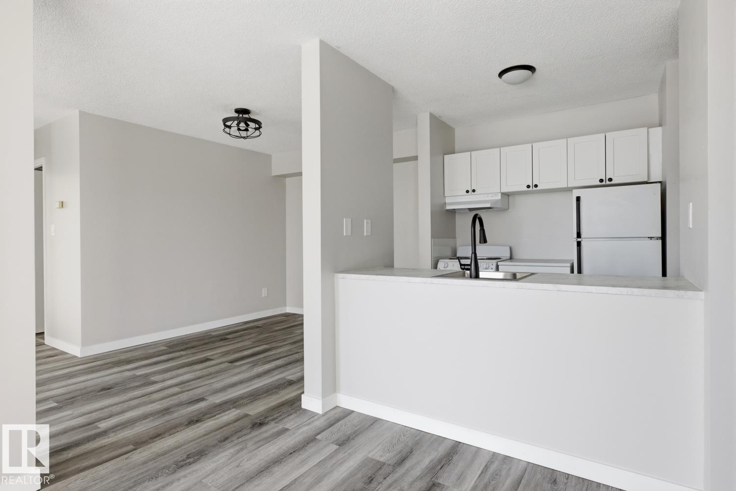 Photo 9 at 307 - 10160 116 Street NW, Wîhkwêntôwin, Edmonton