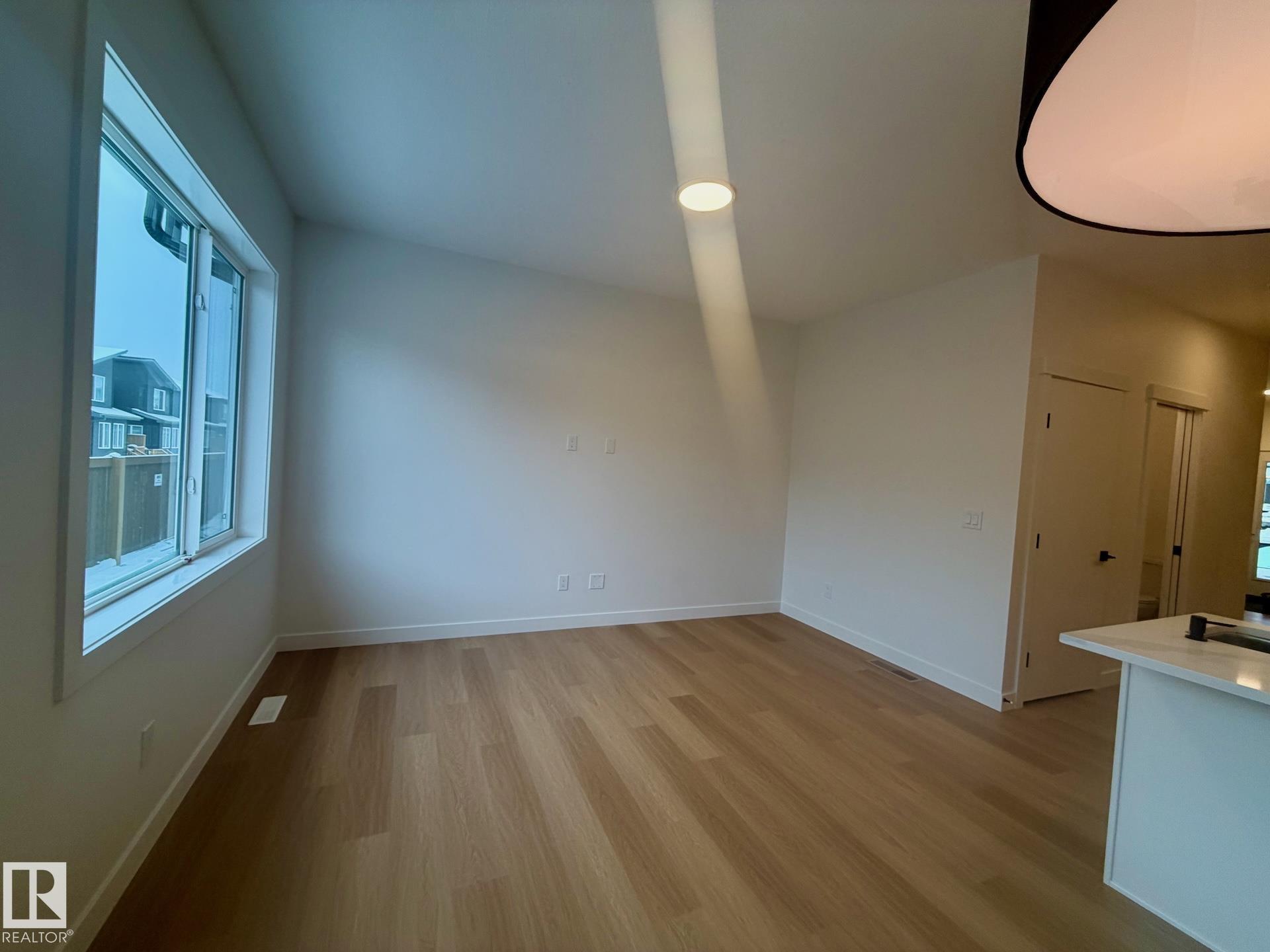 Photo 4 at 2 - 710 Mattson Drive SW, Mattson, Edmonton