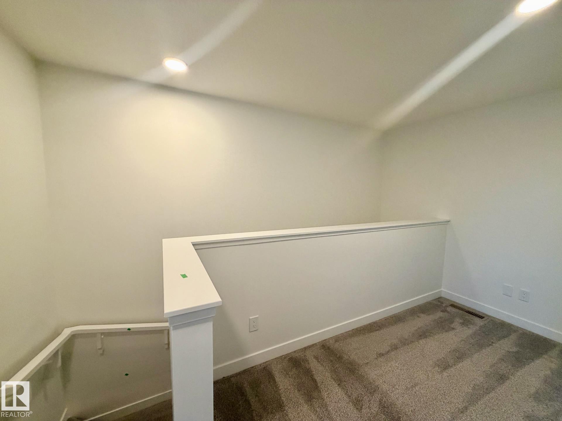 Photo 10 at 2 - 710 Mattson Drive SW, Mattson, Edmonton