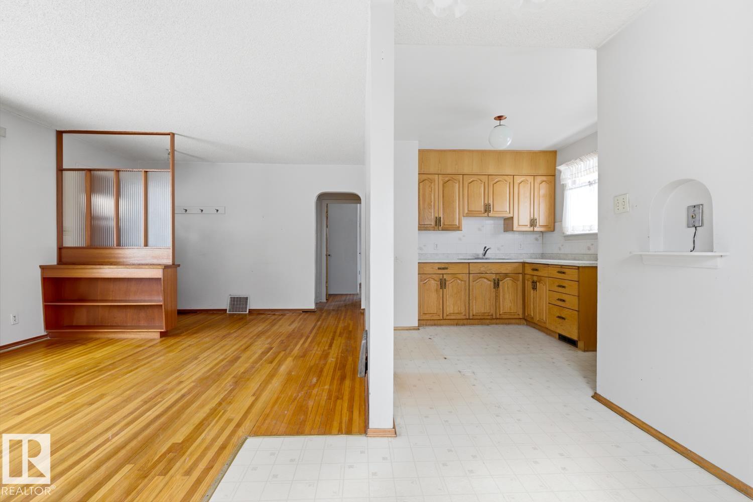 Photo 11 at 9039 90 Street NW, Bonnie Doon, Edmonton