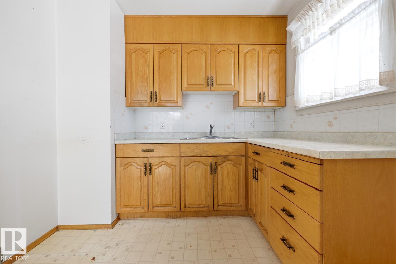 Photo 12 at 9039 90 Street NW, Bonnie Doon, Edmonton