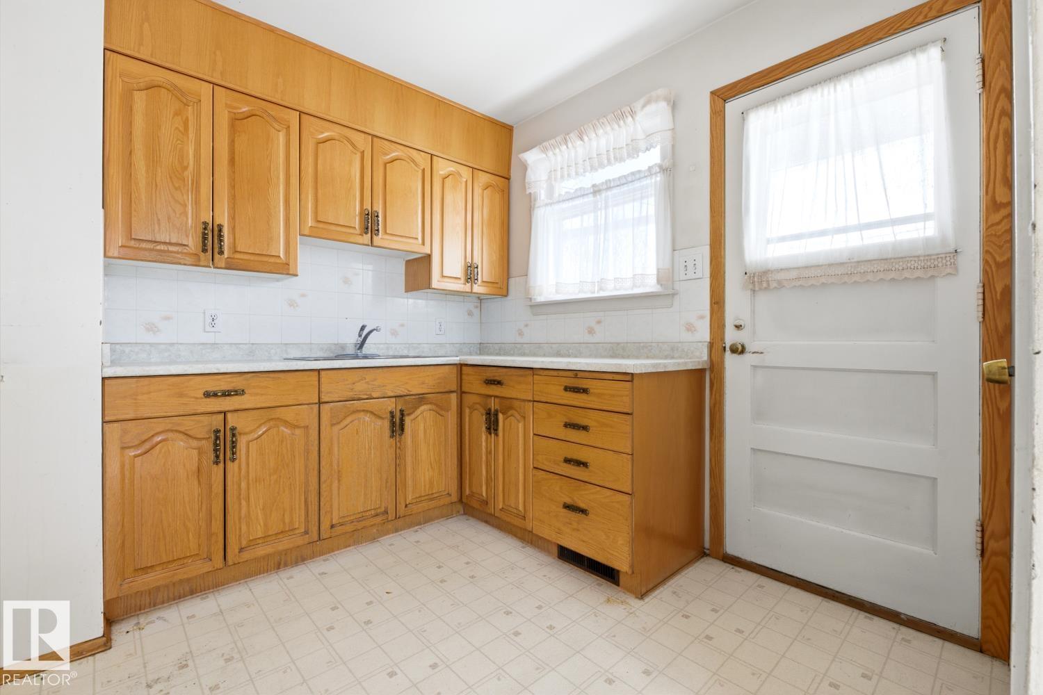 Photo 13 at 9039 90 Street NW, Bonnie Doon, Edmonton