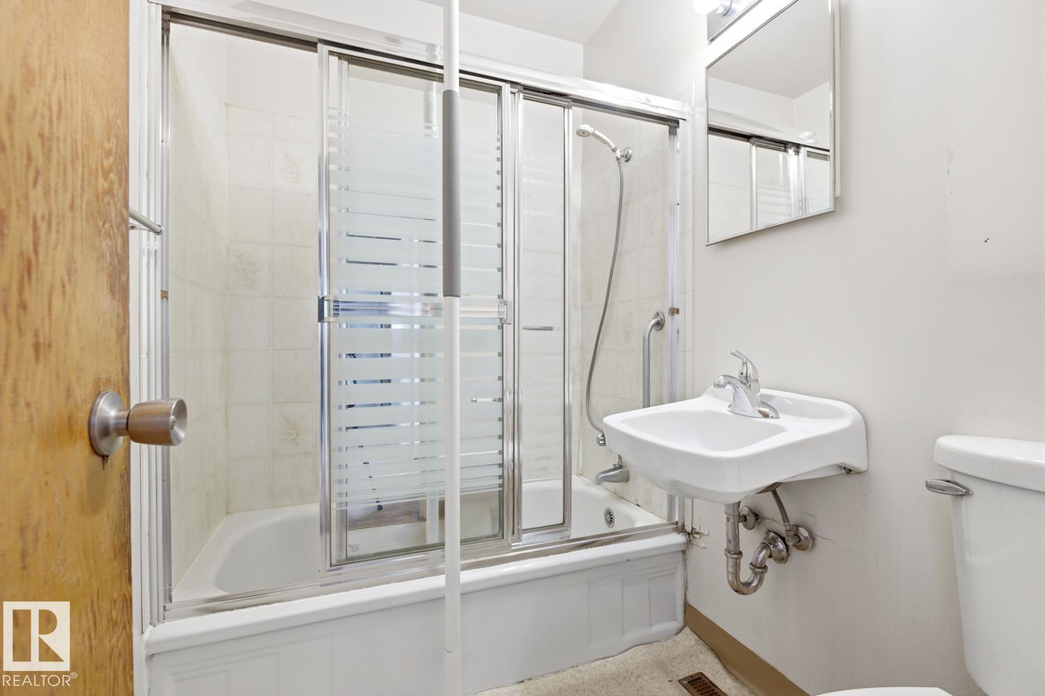 Photo 16 at 9039 90 Street NW, Bonnie Doon, Edmonton