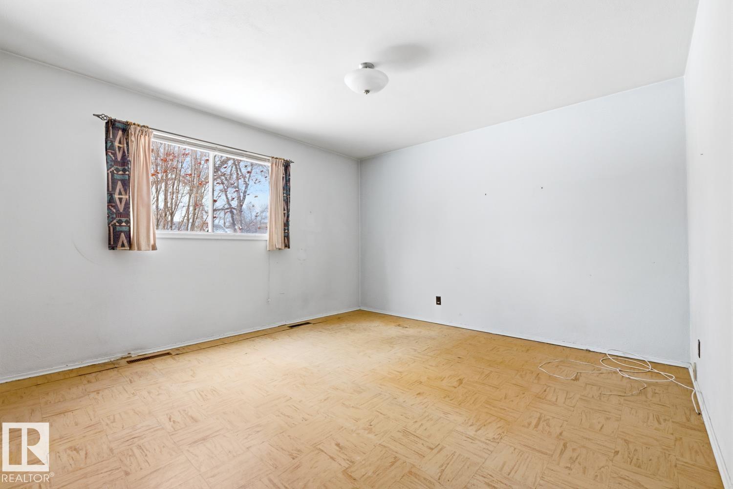 Photo 17 at 9039 90 Street NW, Bonnie Doon, Edmonton