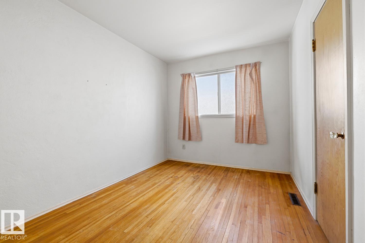 Photo 19 at 9039 90 Street NW, Bonnie Doon, Edmonton