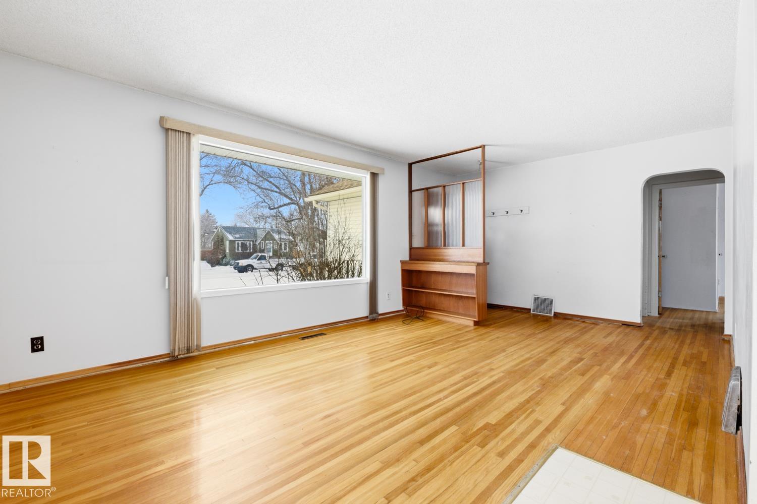 Photo 6 at 9039 90 Street NW, Bonnie Doon, Edmonton