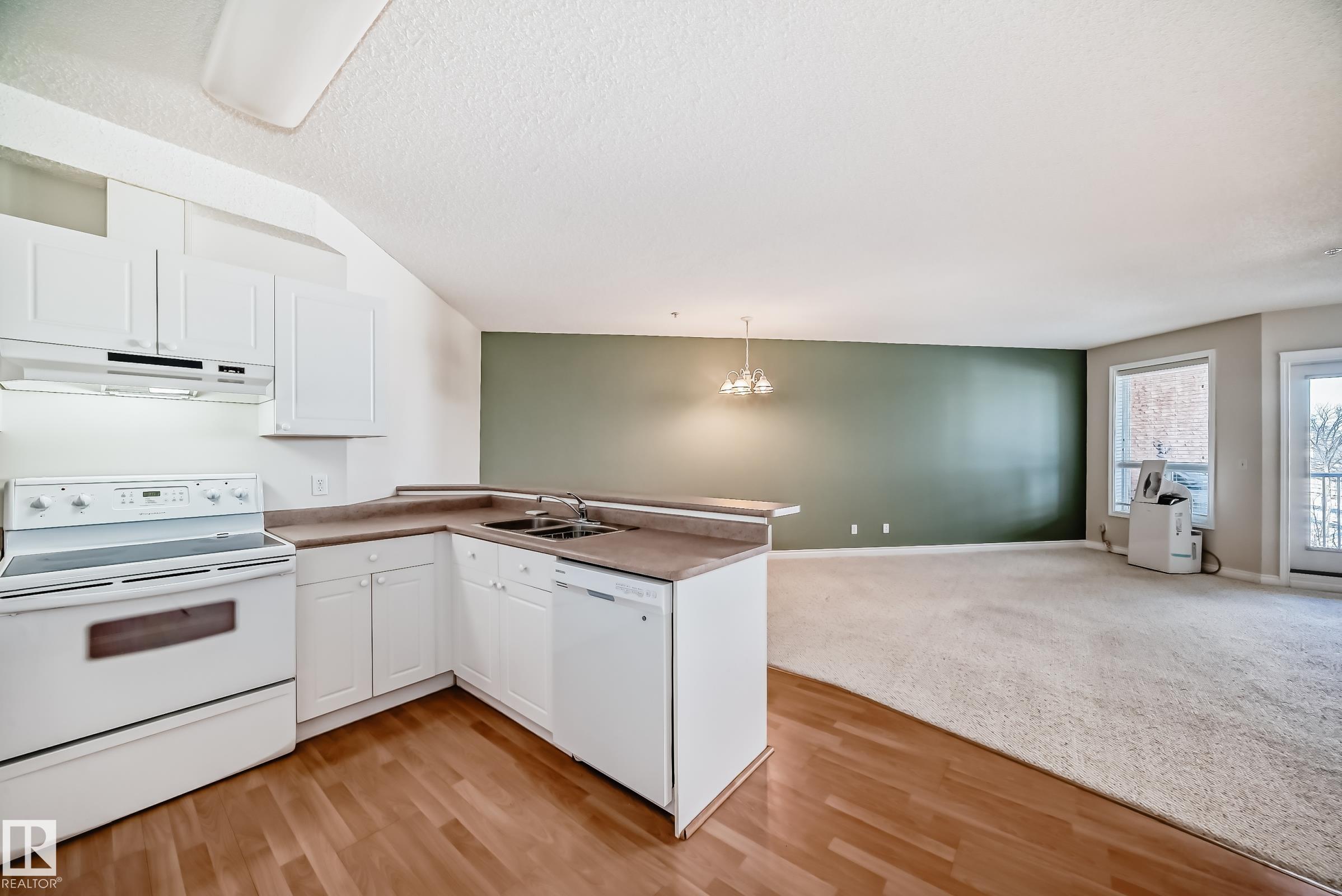 Photo 11 at 306 - 9120 156 Street NW, Meadowlark Park, Edmonton
