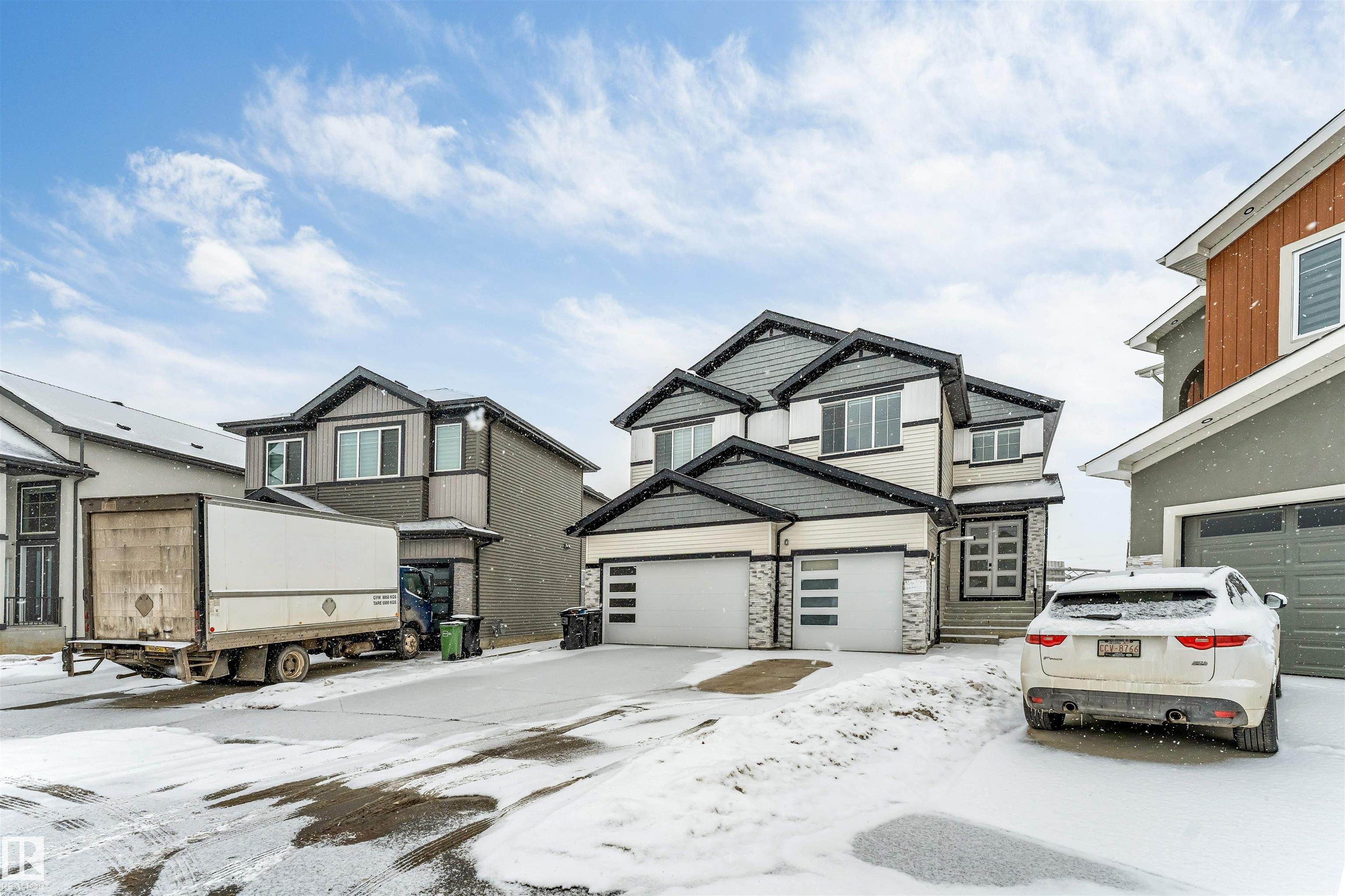 304 33 Avenue NW, Maple Crest, Edmonton