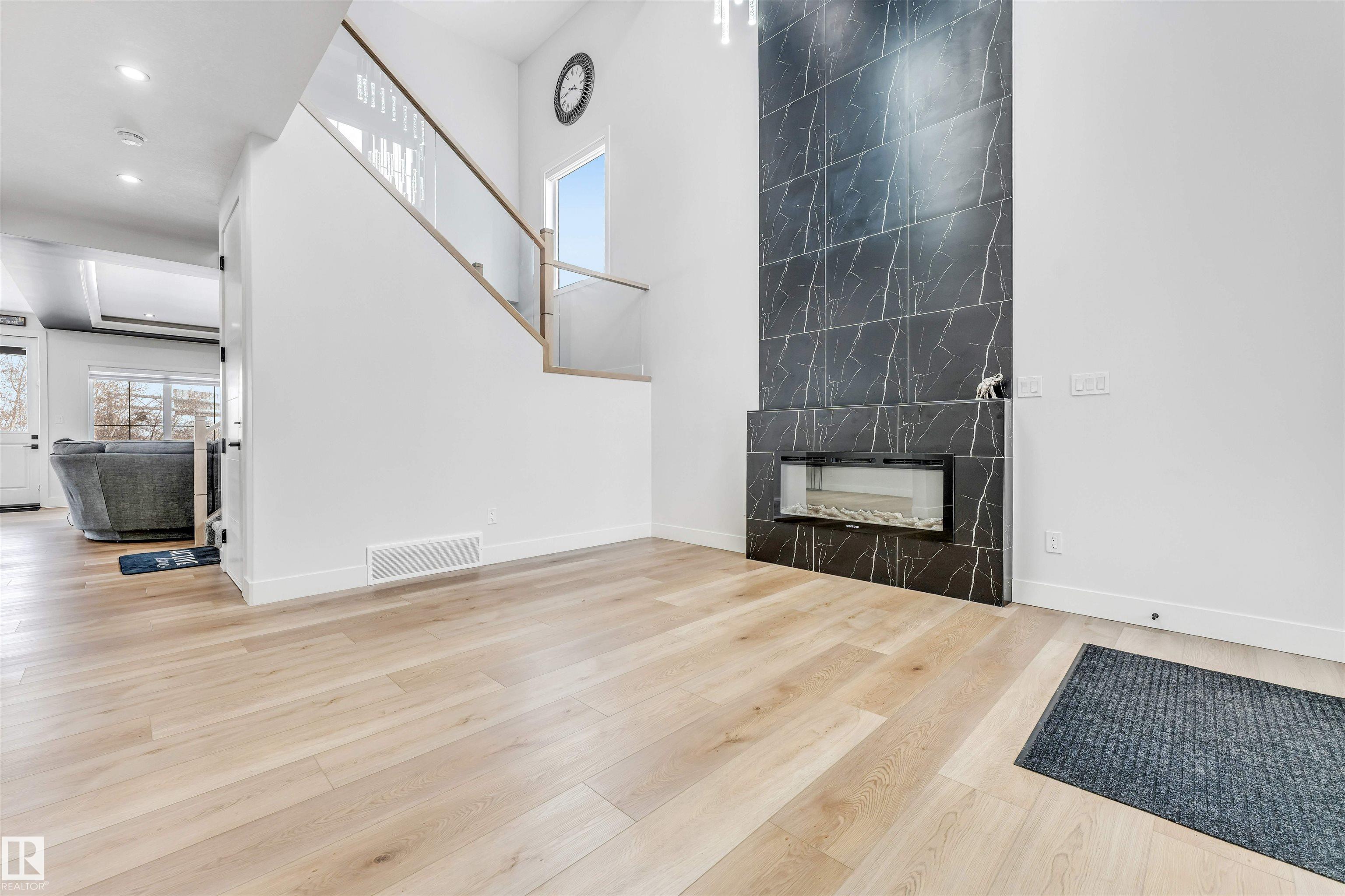 Photo 12 at 304 33 Avenue NW, Maple Crest, Edmonton