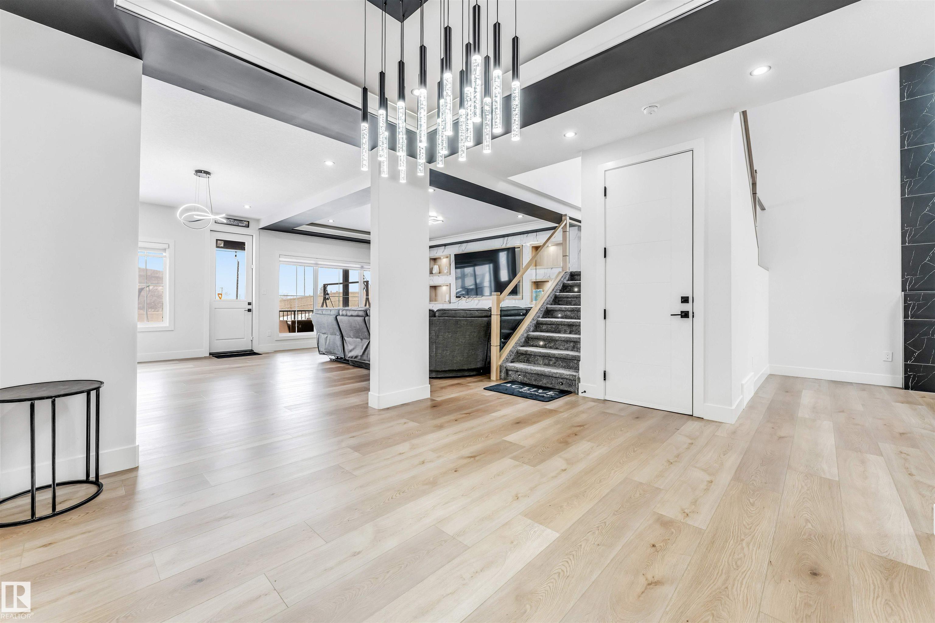 Photo 14 at 304 33 Avenue NW, Maple Crest, Edmonton