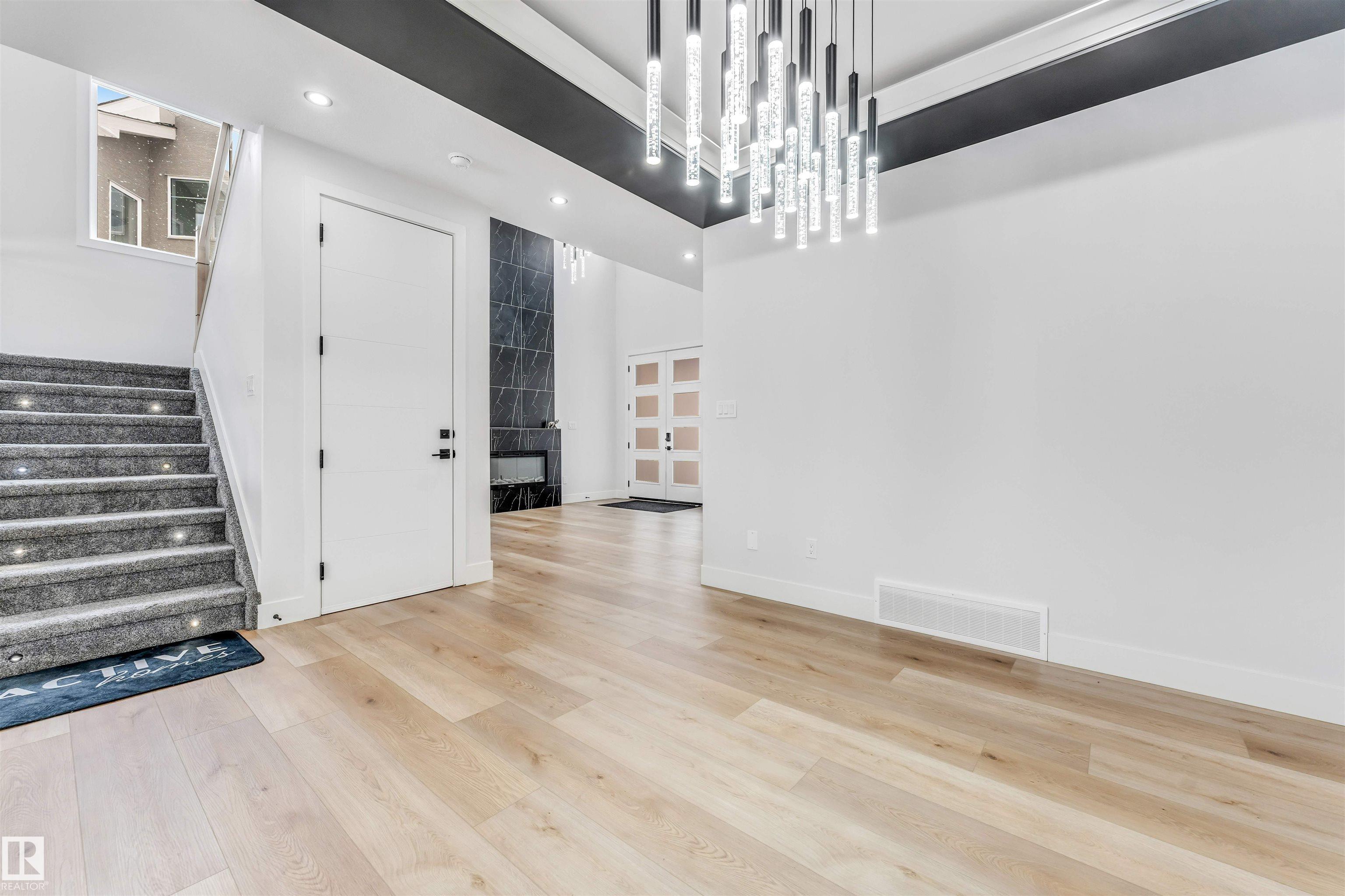 Photo 16 at 304 33 Avenue NW, Maple Crest, Edmonton