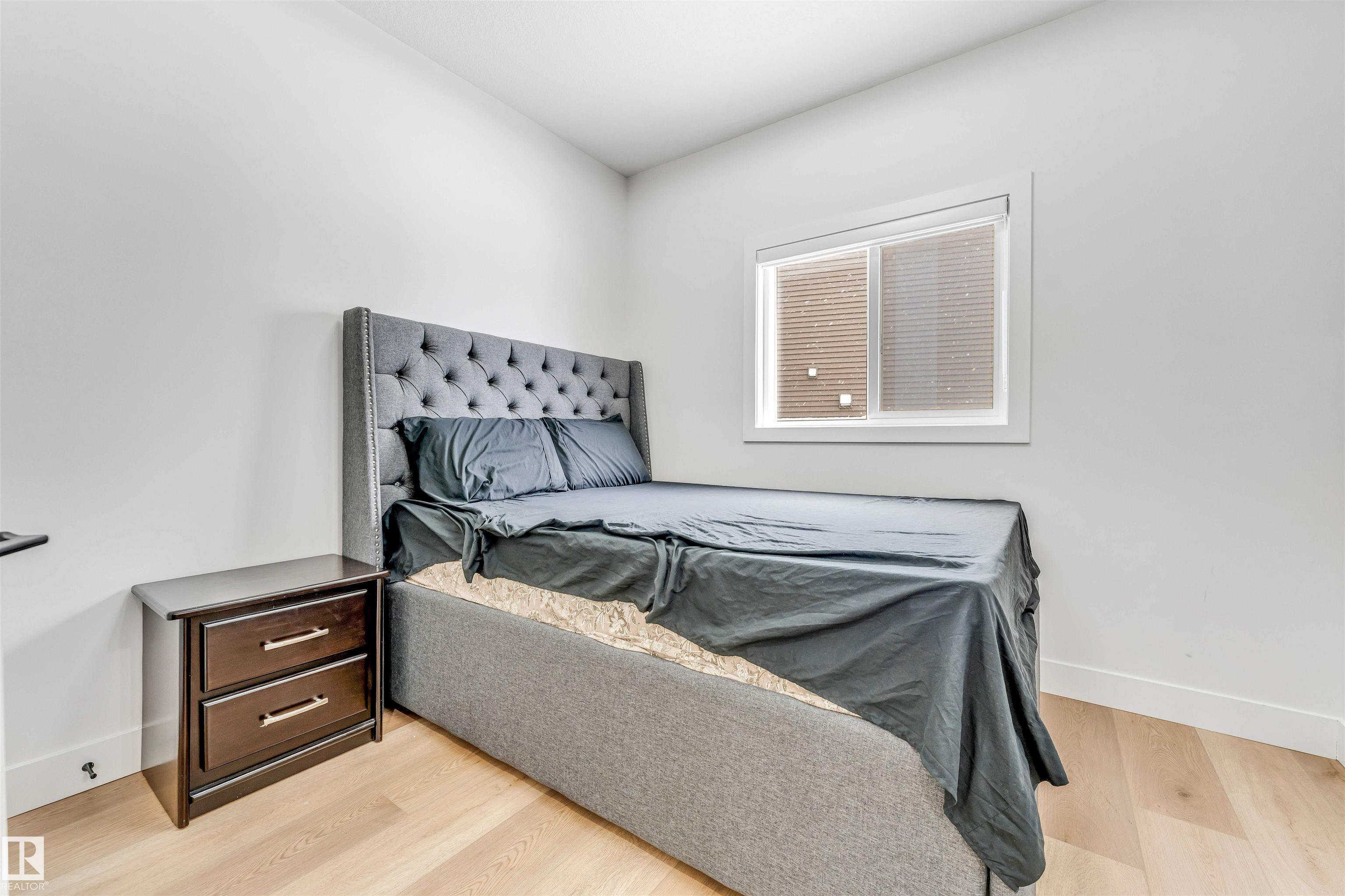 Photo 27 at 304 33 Avenue NW, Maple Crest, Edmonton