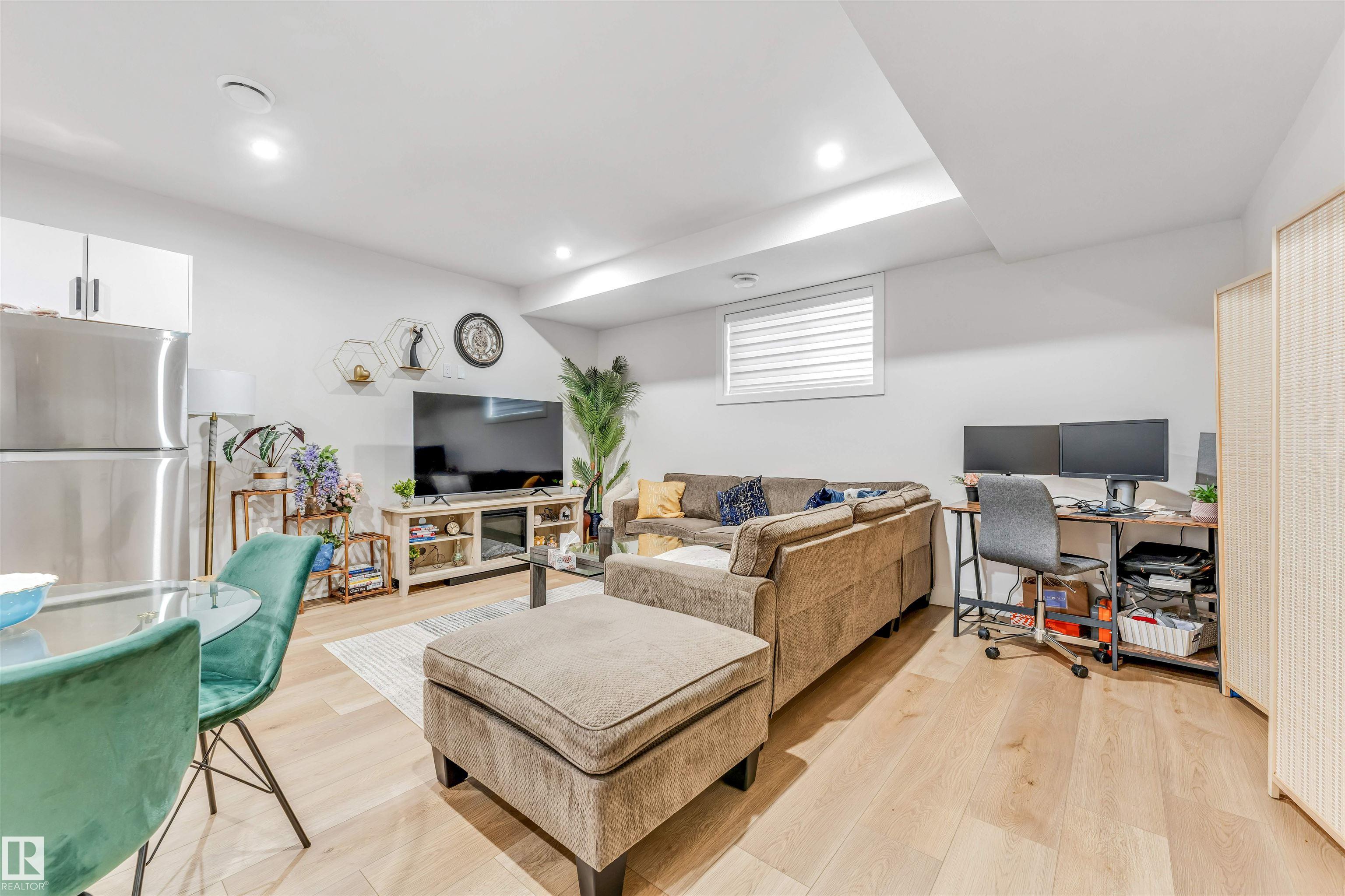 Photo 39 at 304 33 Avenue NW, Maple Crest, Edmonton