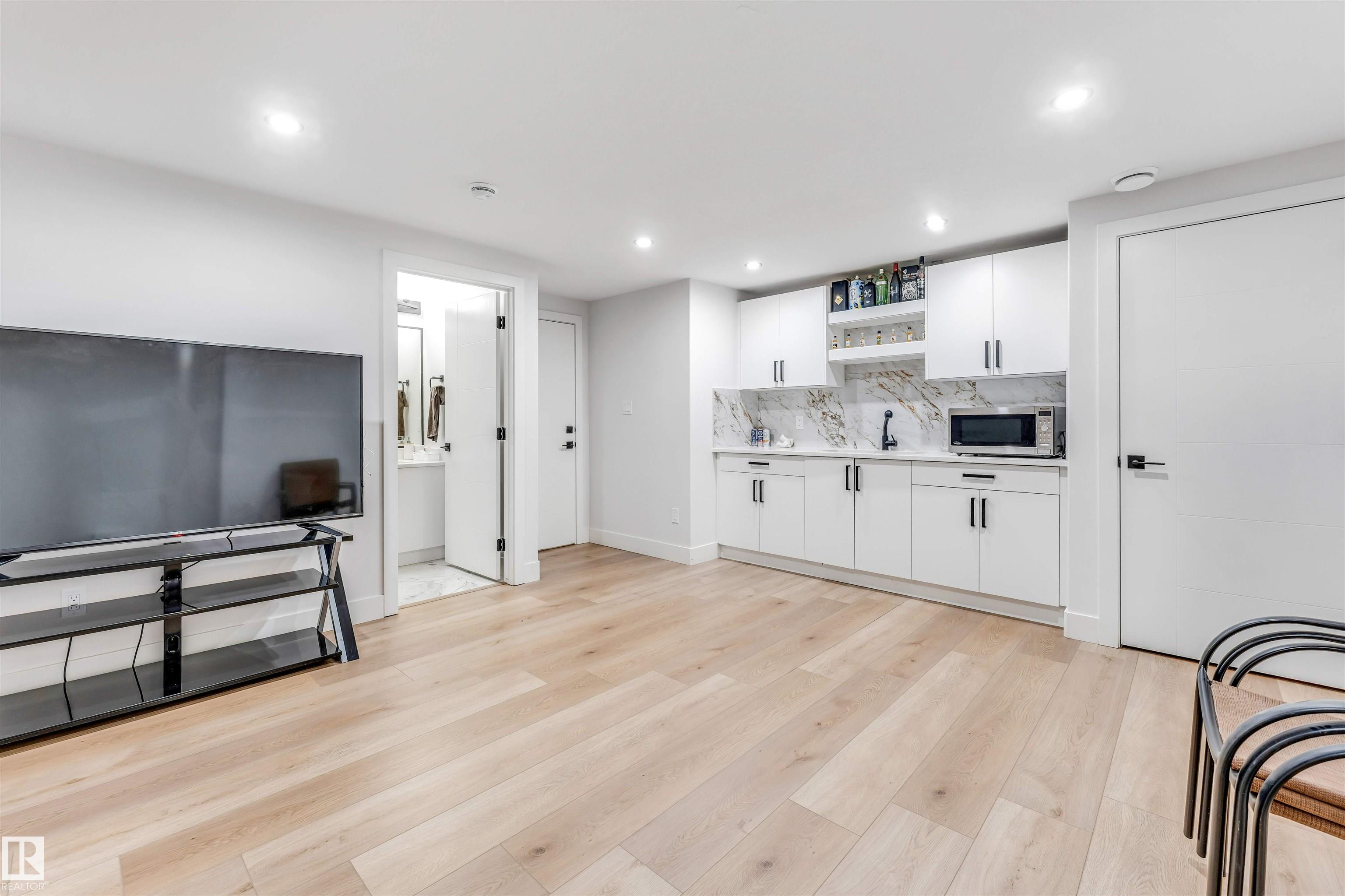 Photo 42 at 304 33 Avenue NW, Maple Crest, Edmonton