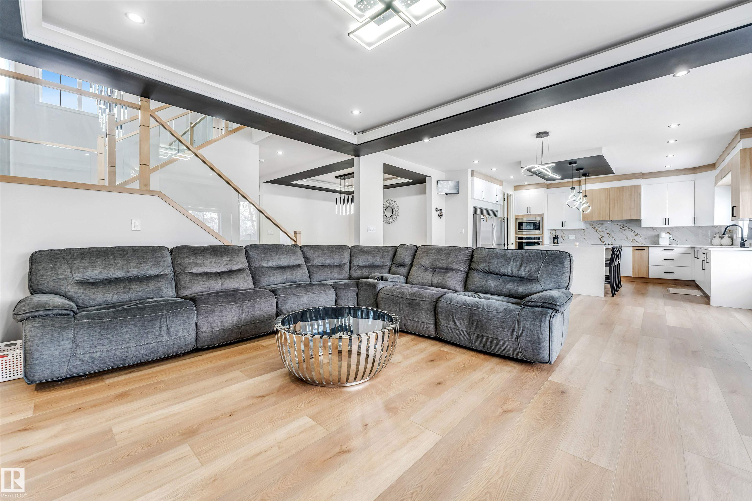 Photo 9 at 304 33 Avenue NW, Maple Crest, Edmonton