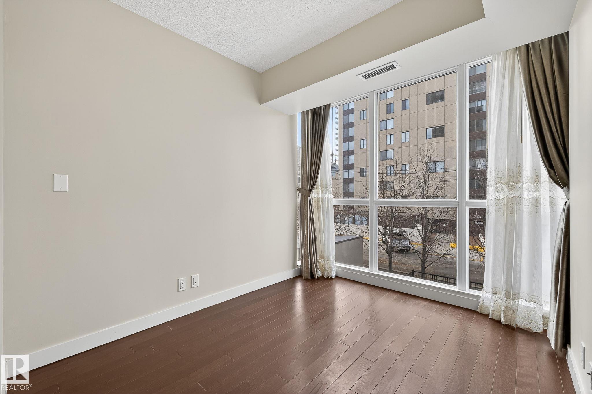 Photo 33 at 203 - 10046 117 Street NW, Wîhkwêntôwin, Edmonton