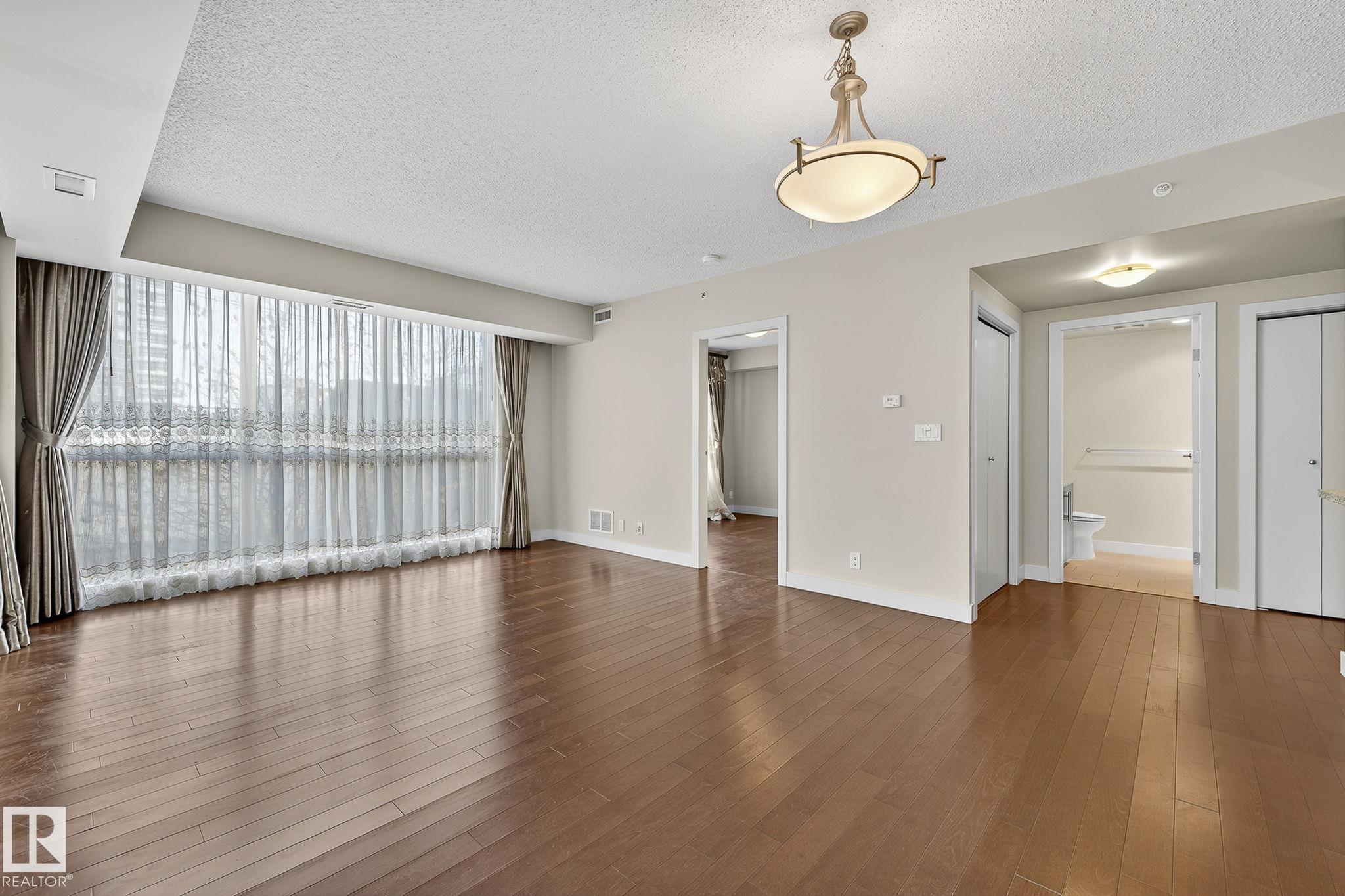 Photo 8 at 203 - 10046 117 Street NW, Wîhkwêntôwin, Edmonton