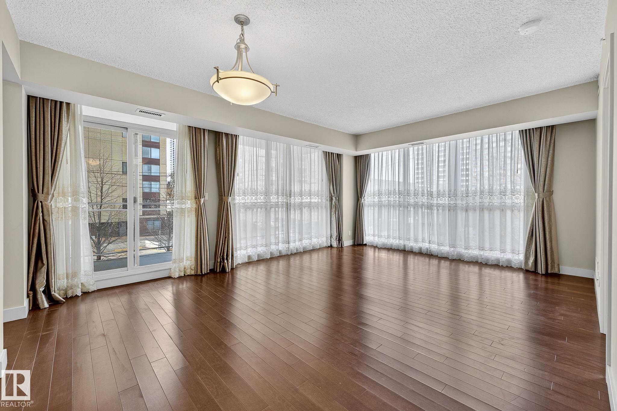 Photo 9 at 203 - 10046 117 Street NW, Wîhkwêntôwin, Edmonton