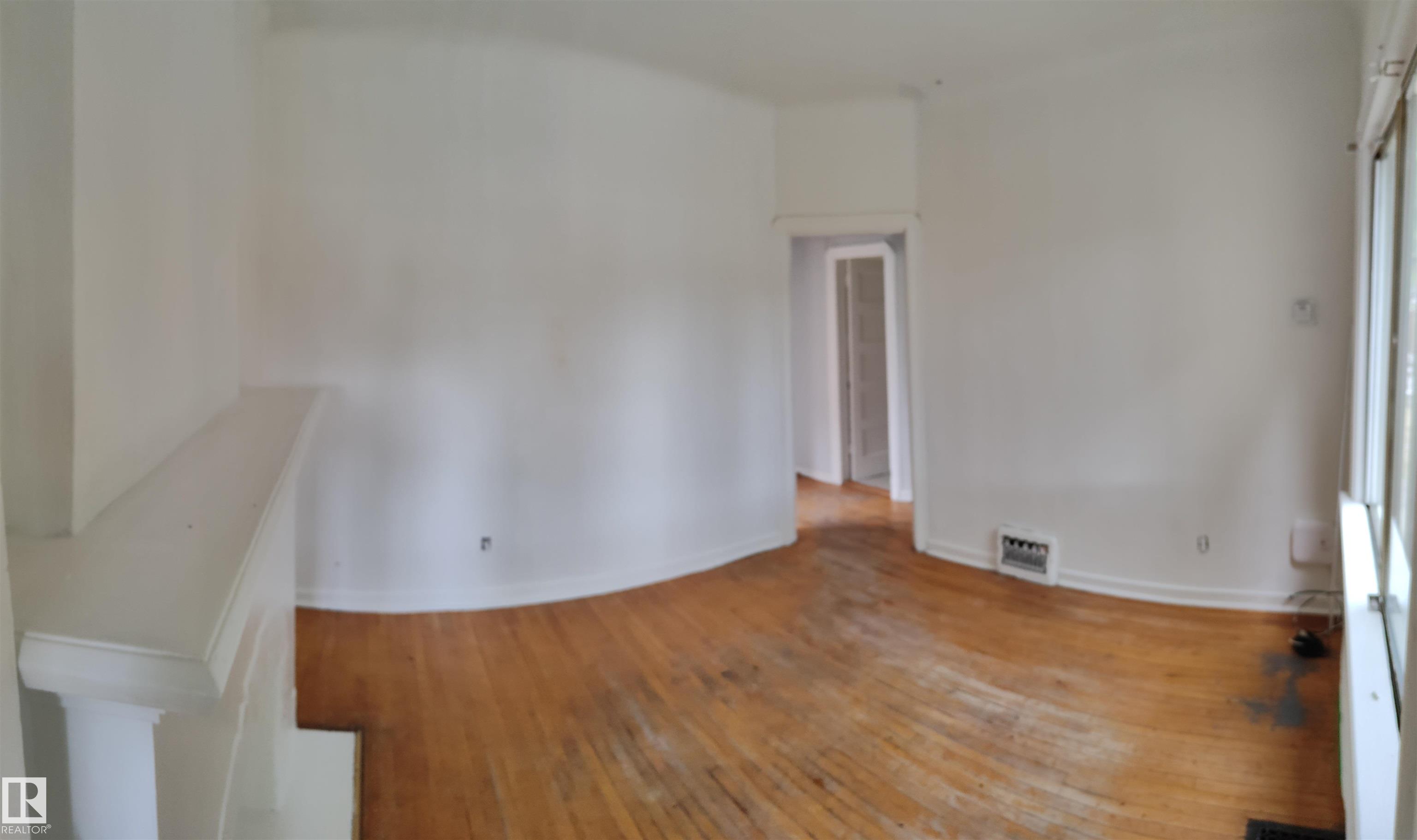 Photo 11 at 11320 89 Street NW, Alberta Avenue, Edmonton