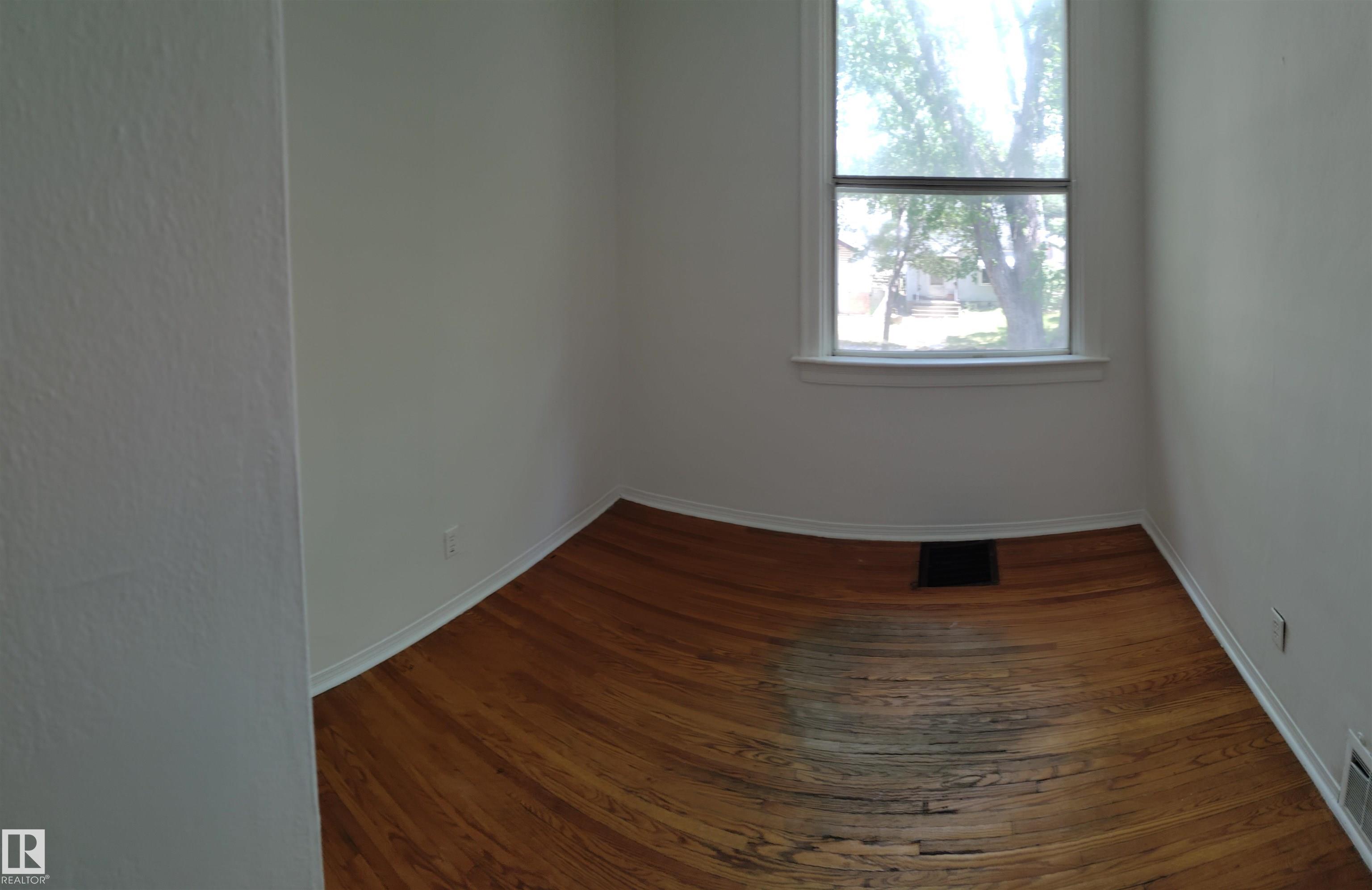 Photo 13 at 11320 89 Street NW, Alberta Avenue, Edmonton