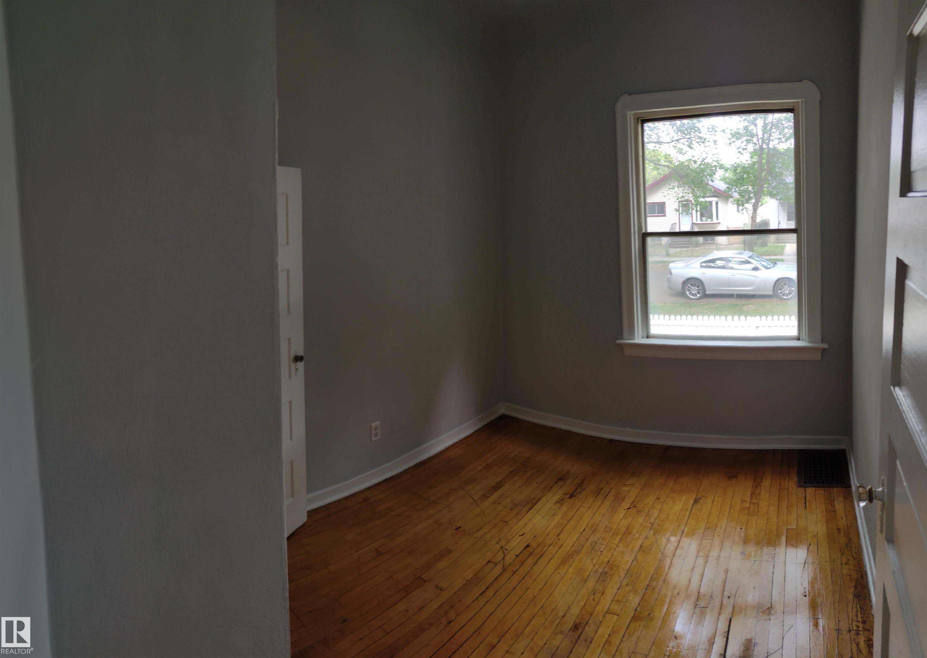 Photo 21 at 11320 89 Street NW, Alberta Avenue, Edmonton