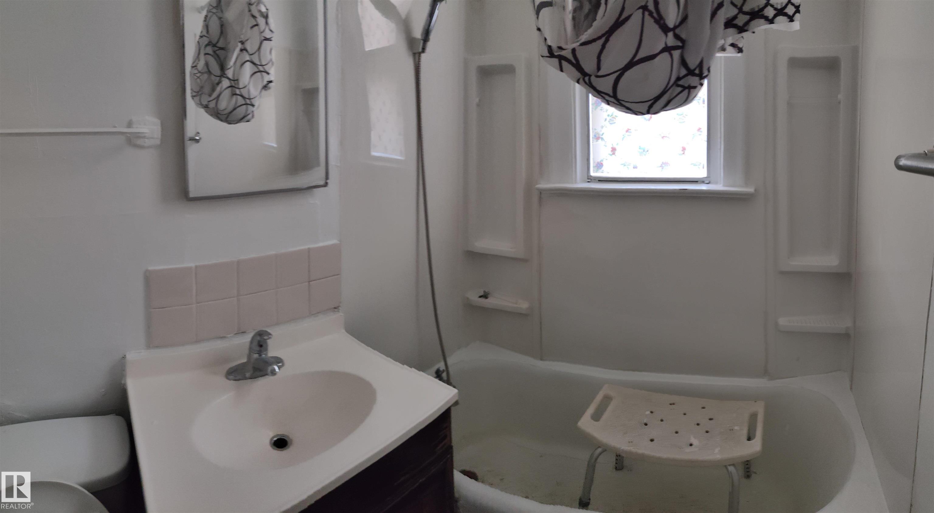 Photo 10 at 11320 89 Street NW, Alberta Avenue, Edmonton