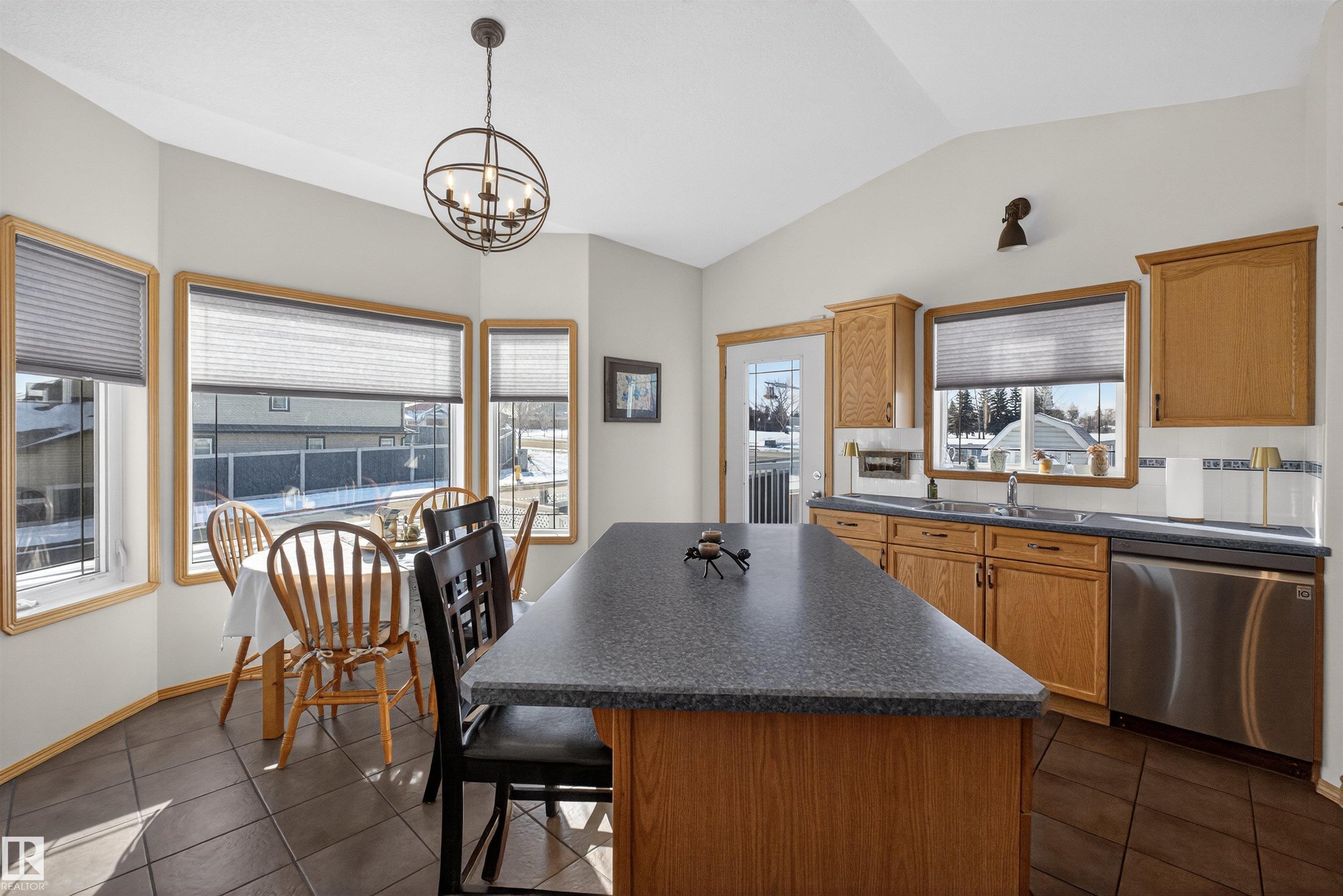 Photo 6 at 21 Halverson Court, Hilldowns, Spruce Grove