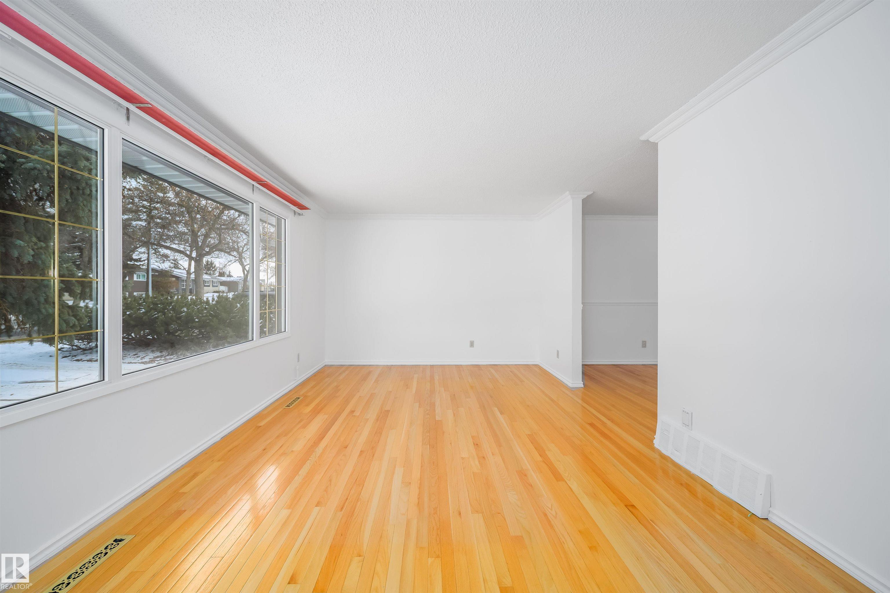 Photo 19 at 6411 149 Avenue NW, Mcleod, Edmonton