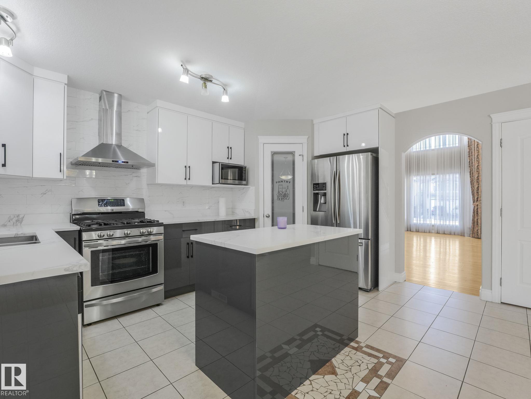 Photo 14 at 13459 140 Avenue NW, Hudson, Edmonton