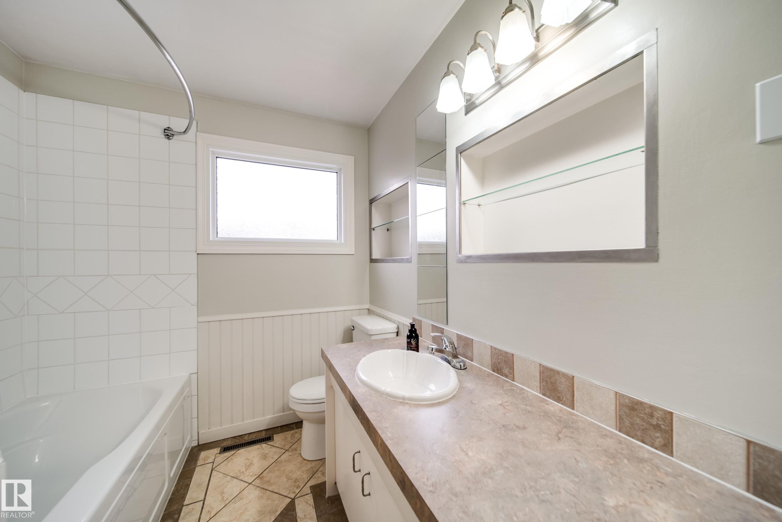 Photo 12 at 6052 105b Street NW, Pleasantview, Edmonton