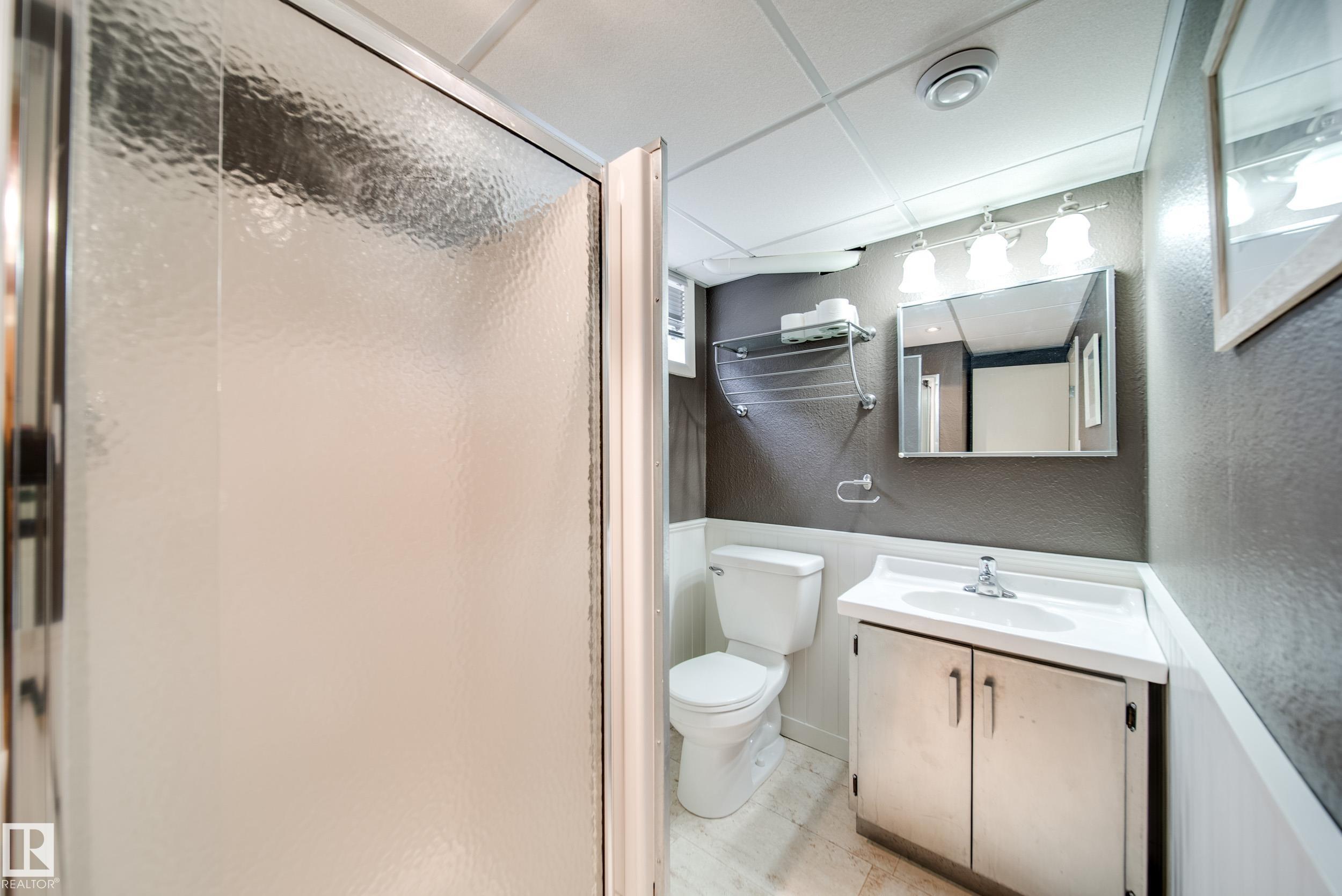 Photo 32 at 6052 105b Street NW, Pleasantview, Edmonton