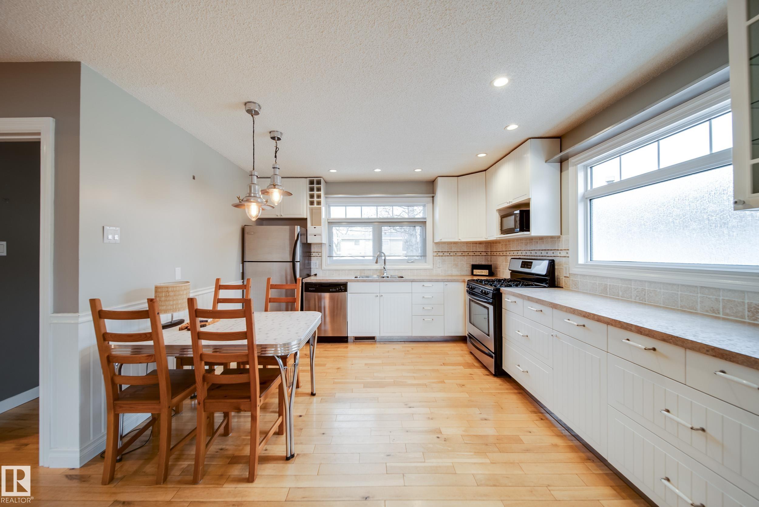 Photo 6 at 6052 105b Street NW, Pleasantview, Edmonton