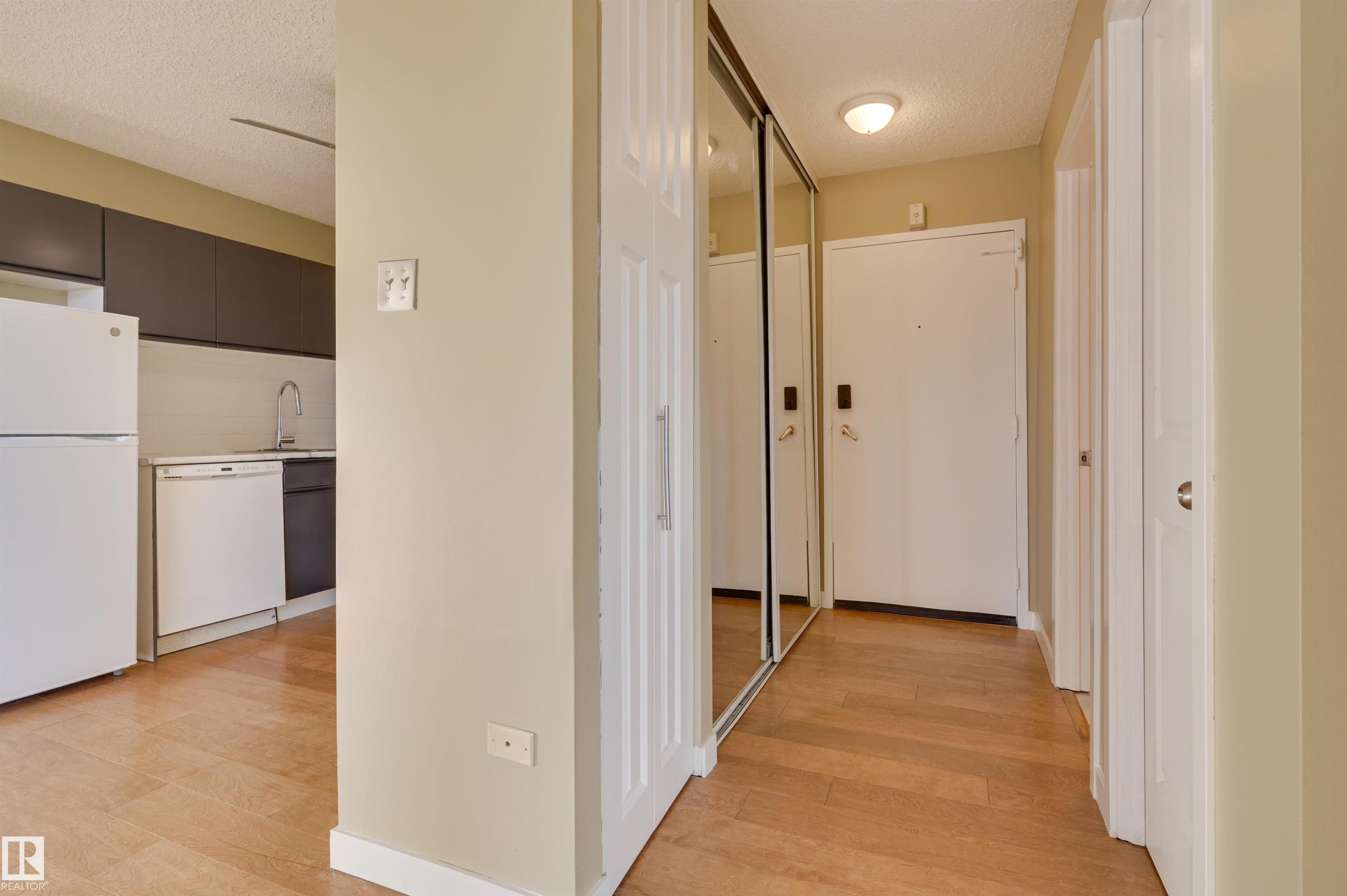 Photo 12 at 905 - 10150 117 Street NW, Wîhkwêntôwin, Edmonton