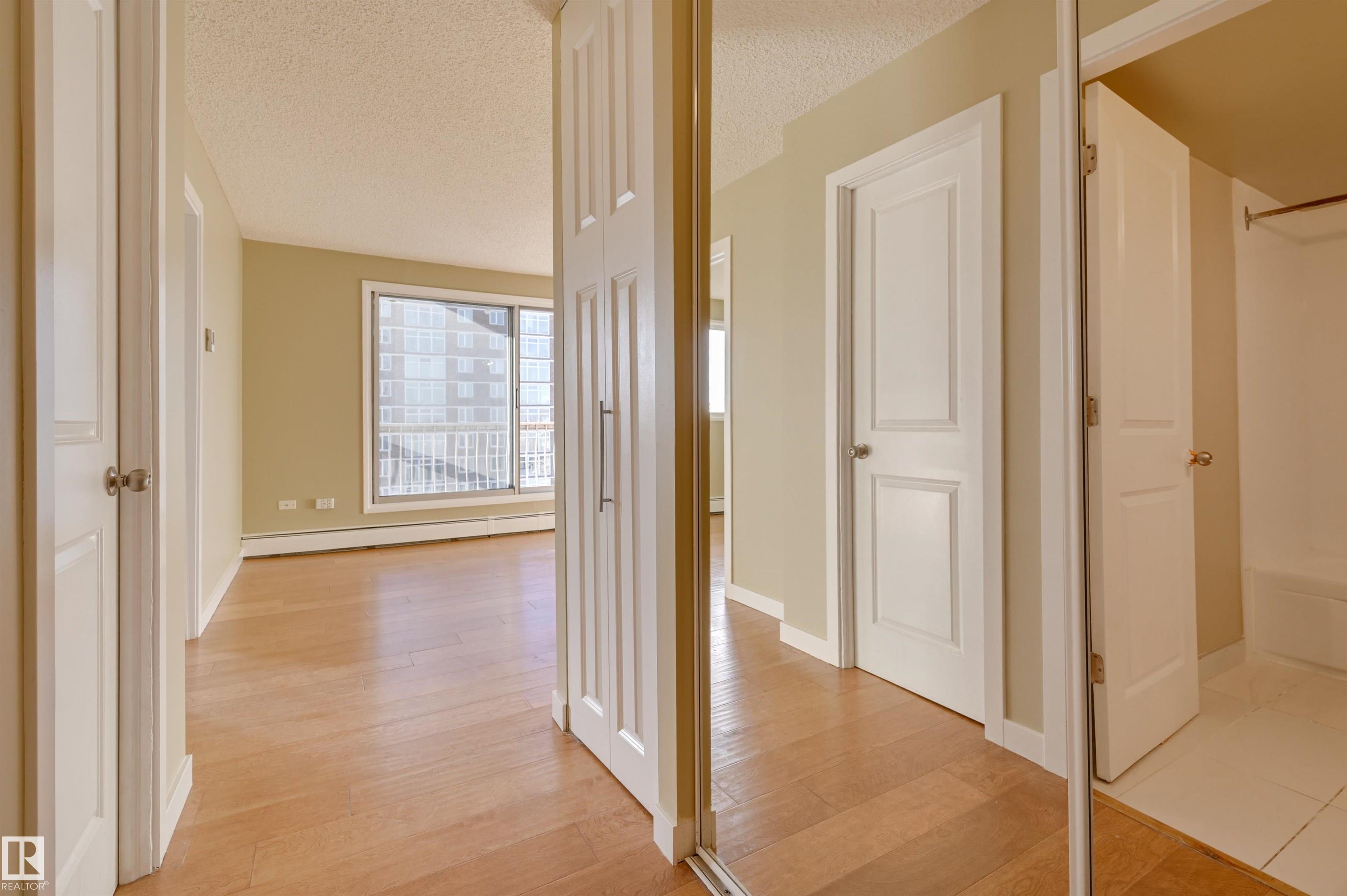 Photo 13 at 905 - 10150 117 Street NW, Wîhkwêntôwin, Edmonton