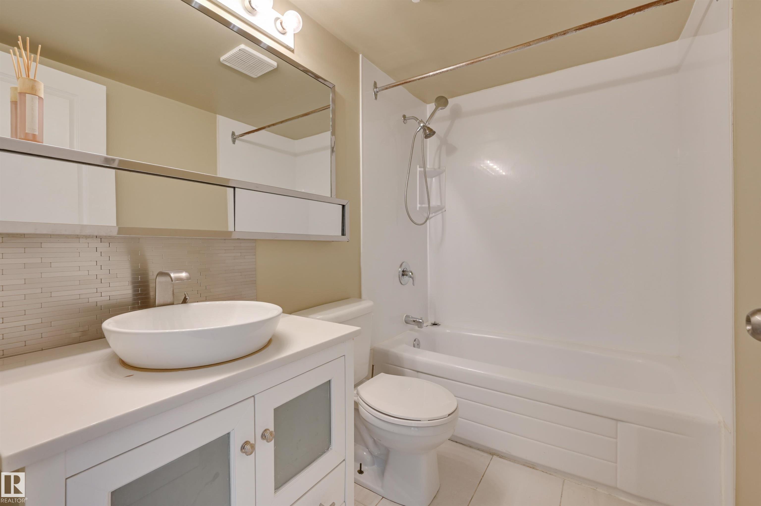 Photo 16 at 905 - 10150 117 Street NW, Wîhkwêntôwin, Edmonton