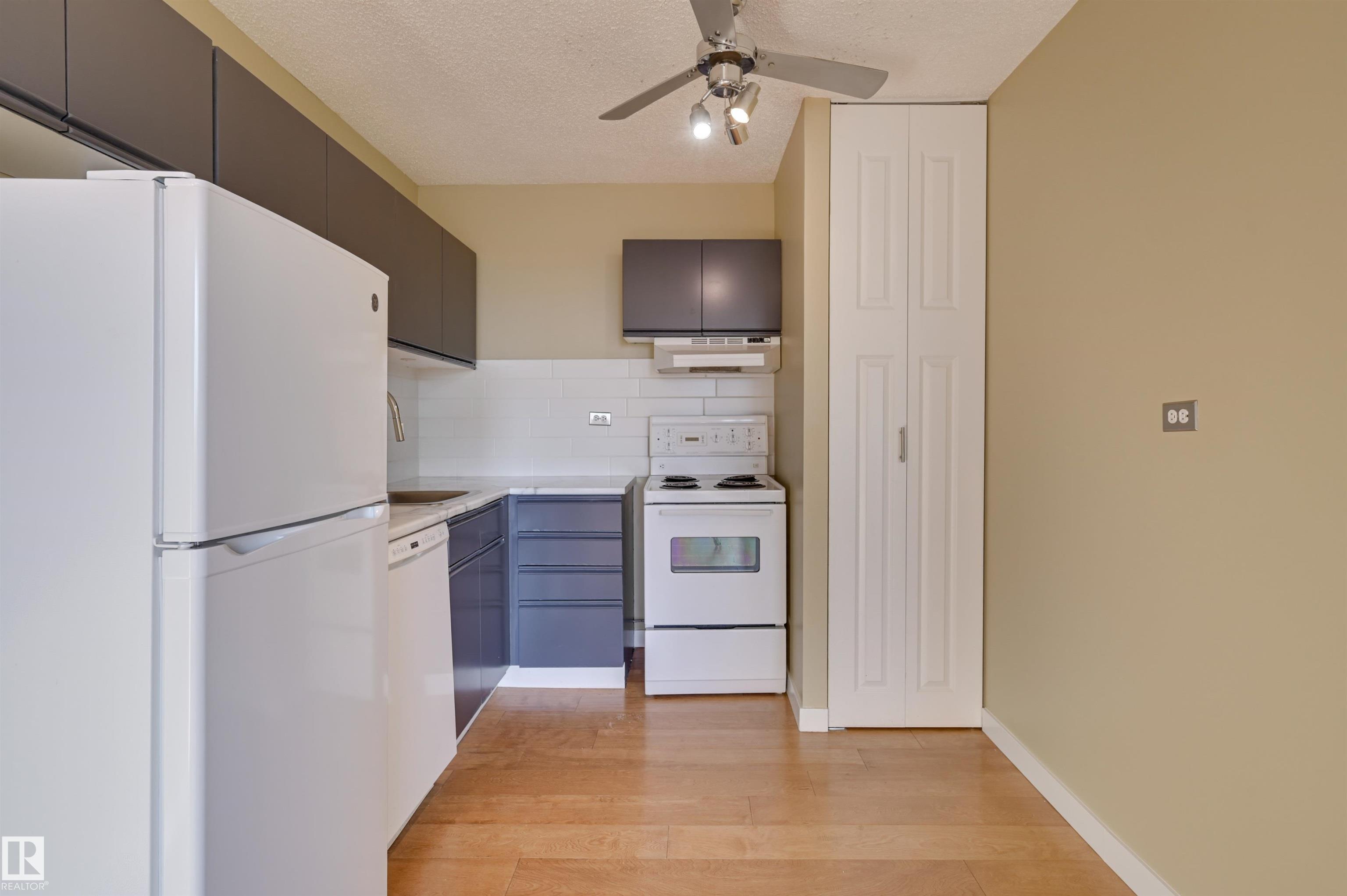 Photo 8 at 905 - 10150 117 Street NW, Wîhkwêntôwin, Edmonton