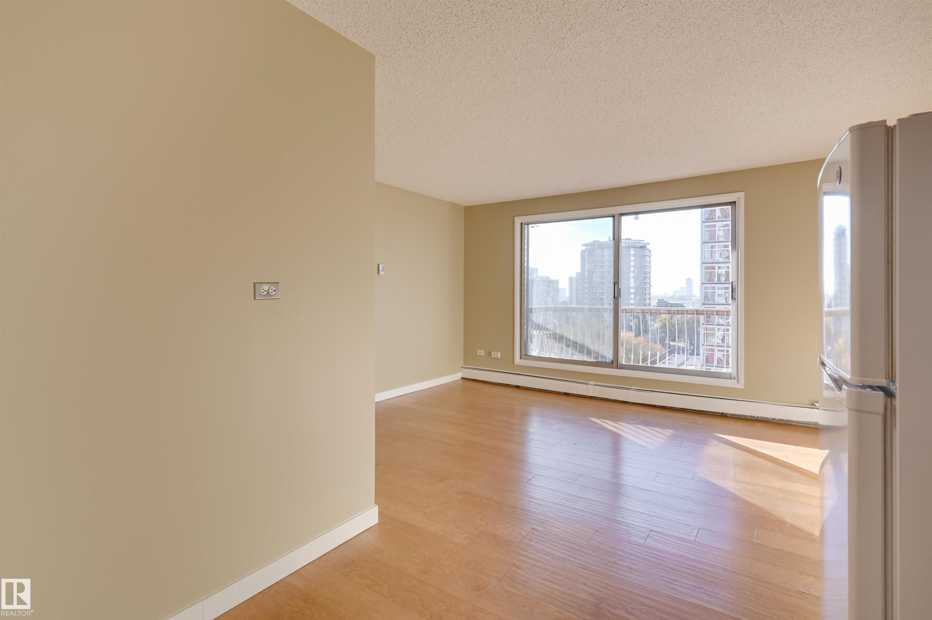 Photo 9 at 905 - 10150 117 Street NW, Wîhkwêntôwin, Edmonton