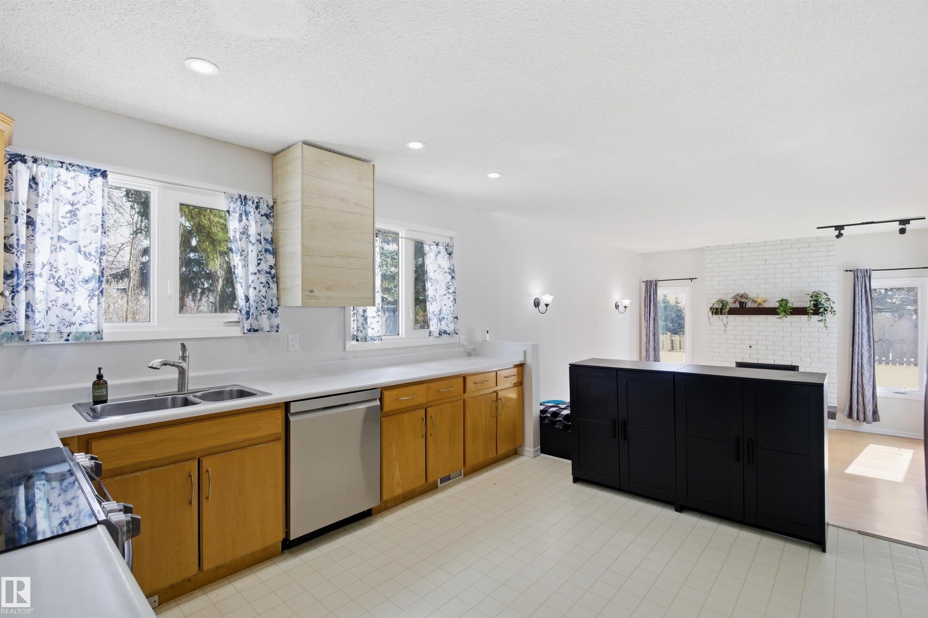 Photo 11 at 4203 52 Avenue, St. Vital, Beaumont