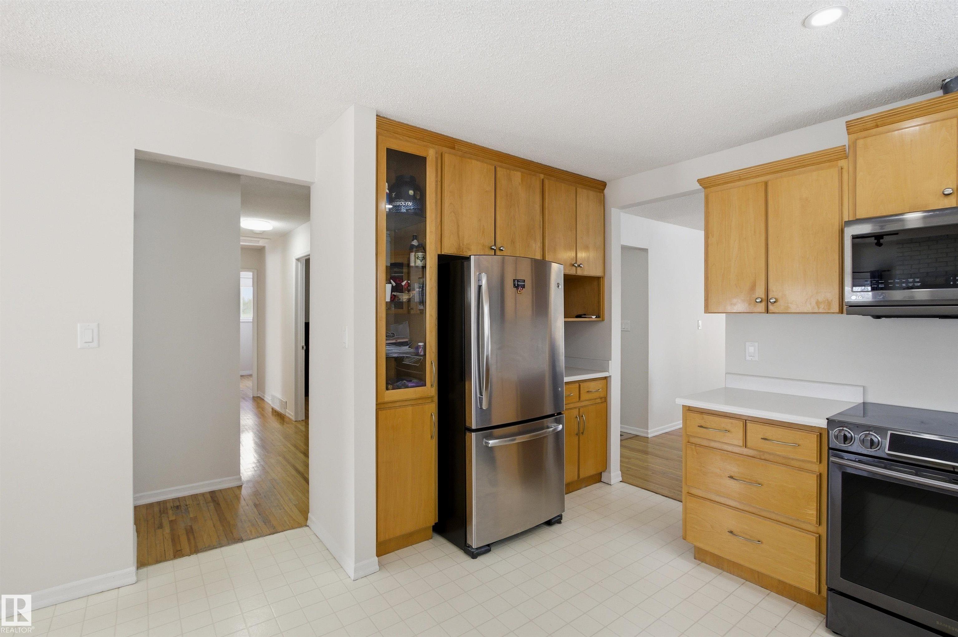 Photo 13 at 4203 52 Avenue, St. Vital, Beaumont