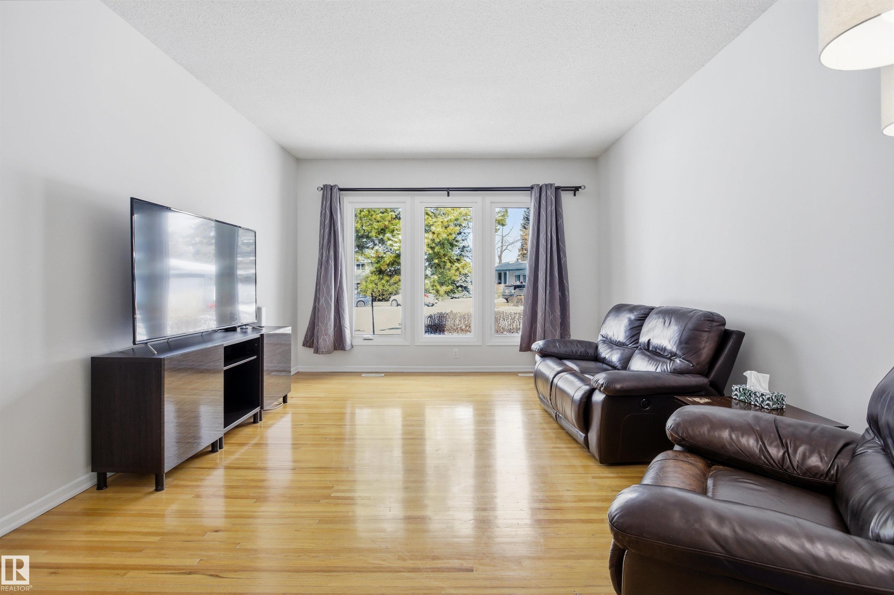 Photo 7 at 4203 52 Avenue, St. Vital, Beaumont