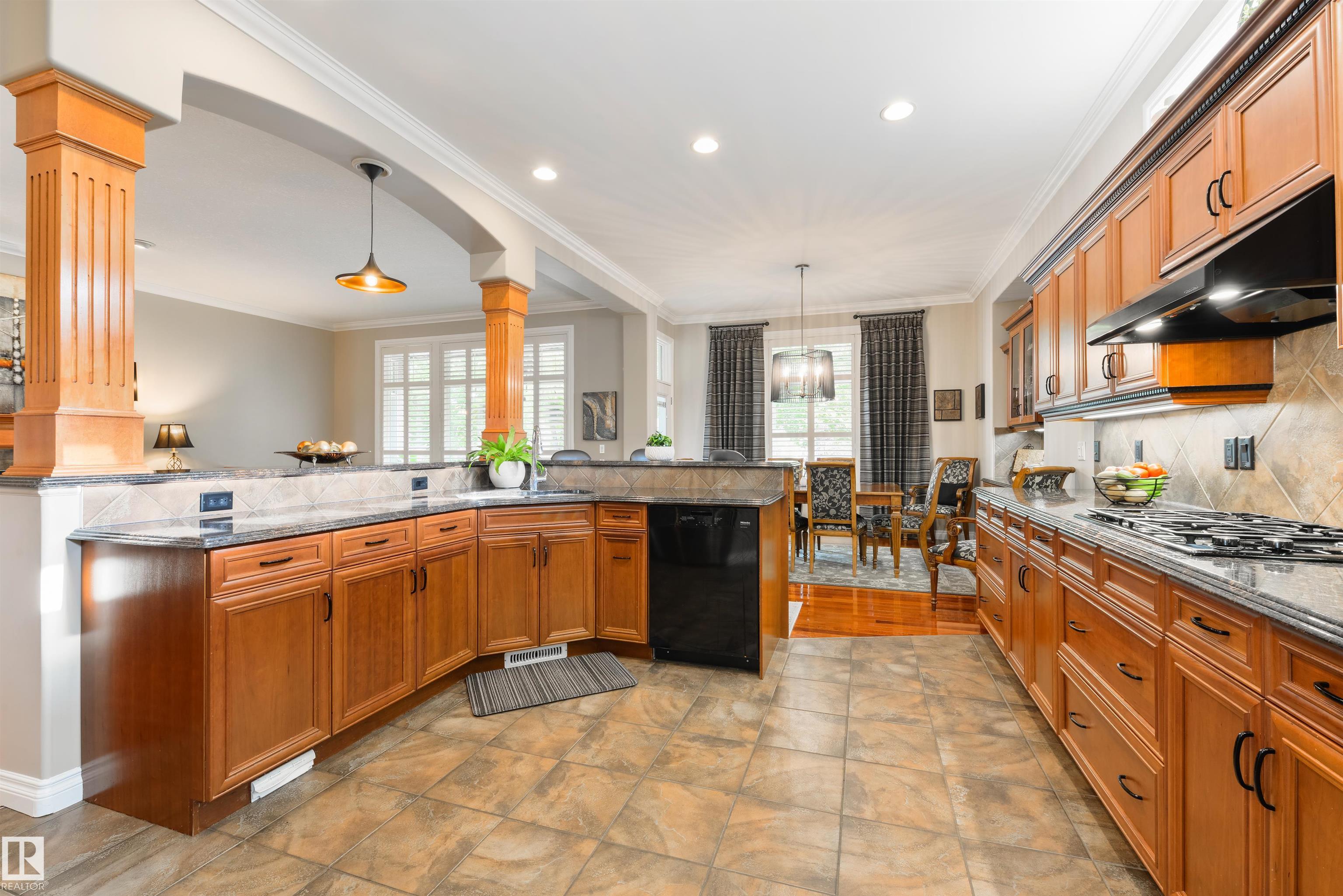 Photo 18 at 310 Caldwell Close NW, Cameron Heights, Edmonton