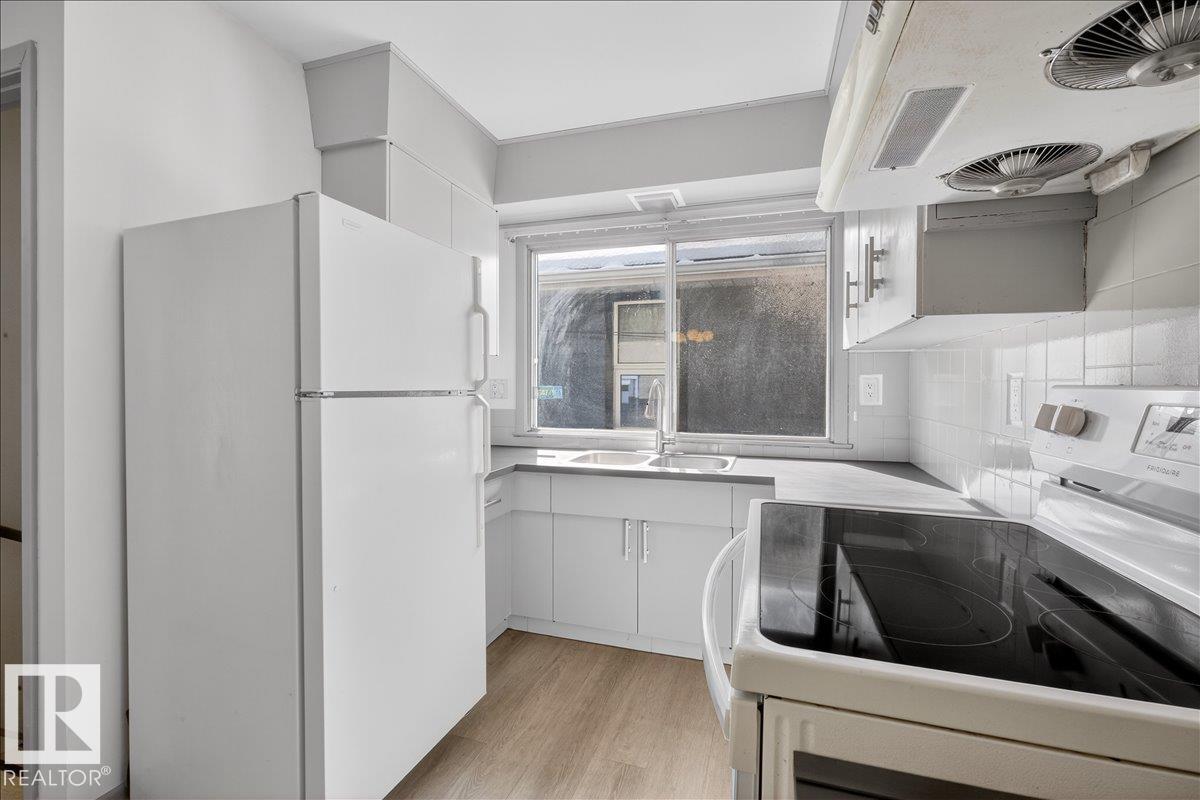 Photo 11 at 11836 42 Street NW, Beacon Heights, Edmonton