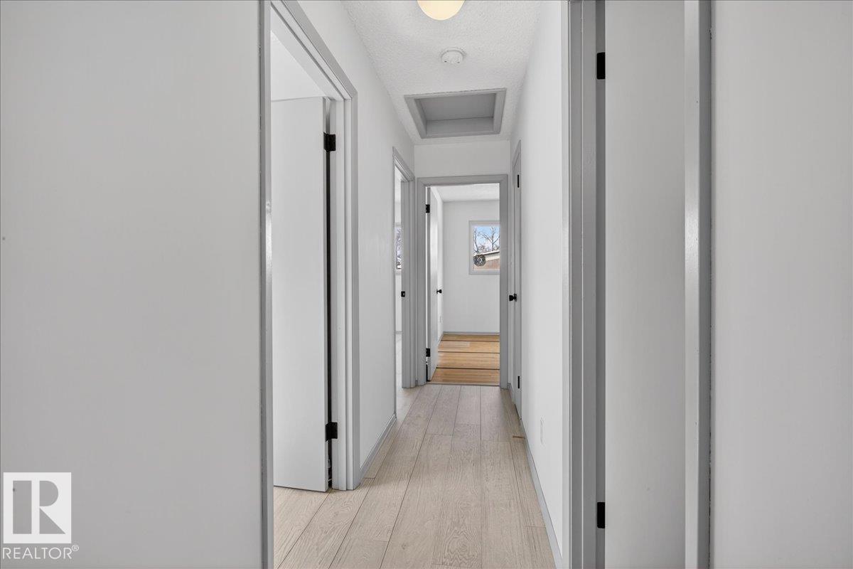 Photo 12 at 11836 42 Street NW, Beacon Heights, Edmonton