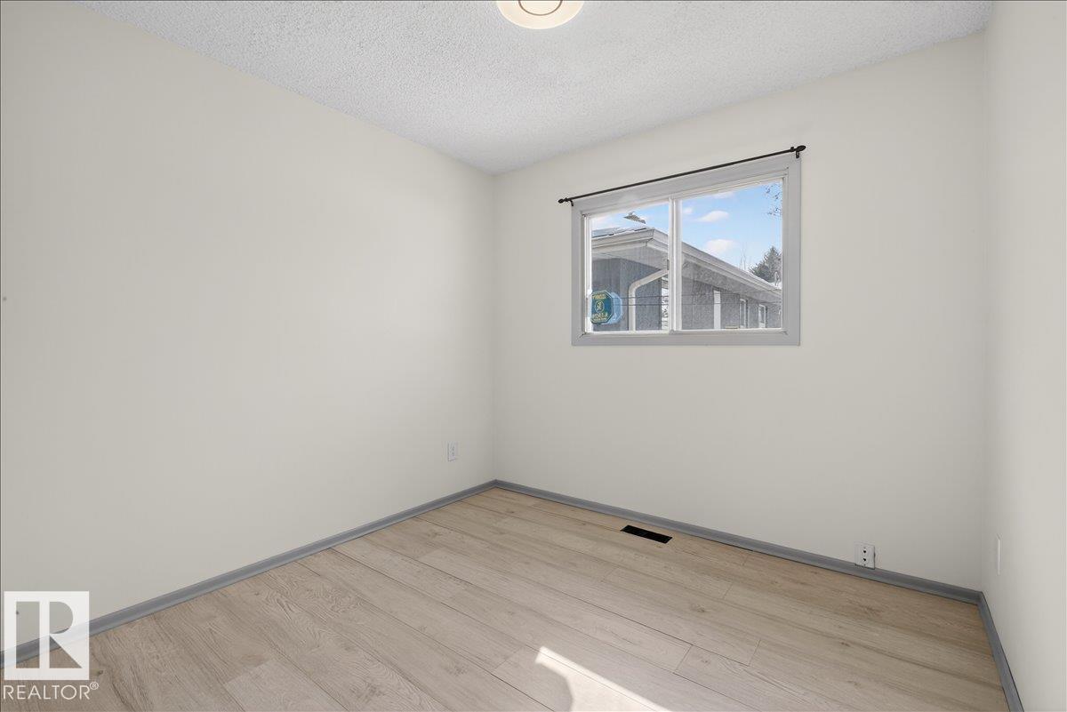 Photo 13 at 11836 42 Street NW, Beacon Heights, Edmonton