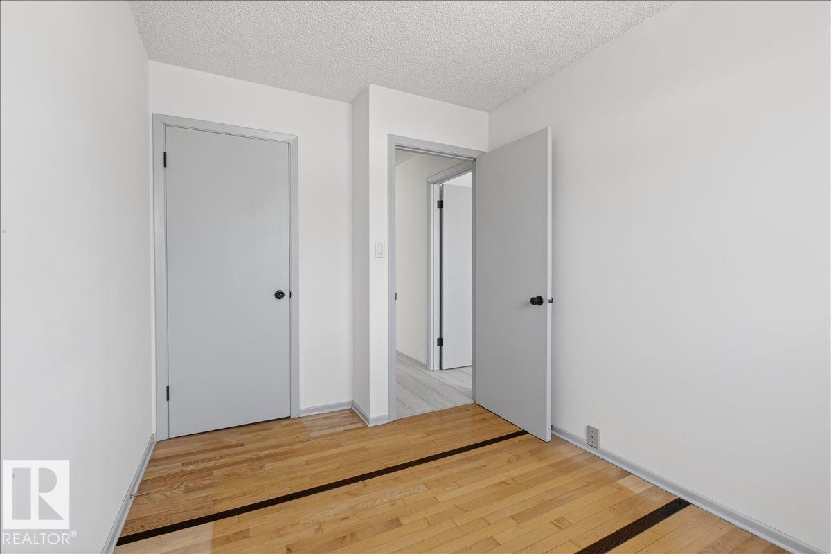 Photo 16 at 11836 42 Street NW, Beacon Heights, Edmonton