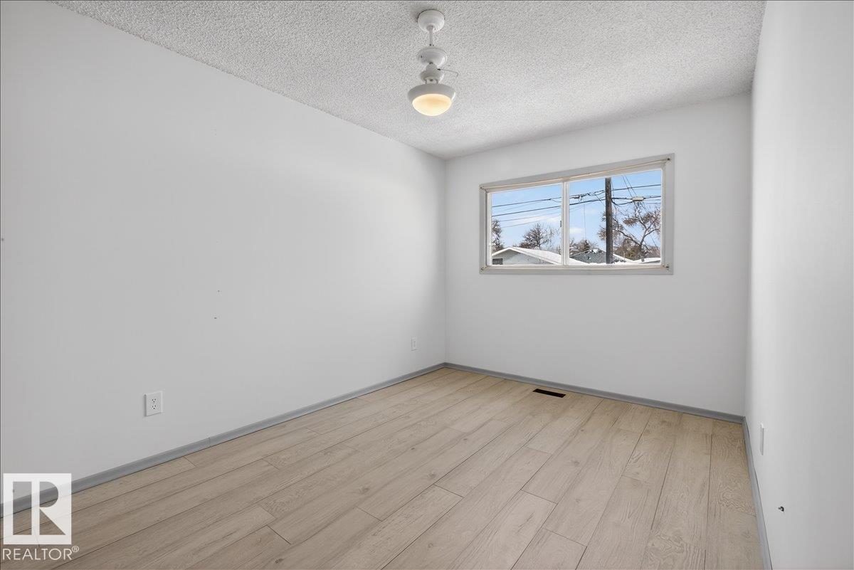 Photo 18 at 11836 42 Street NW, Beacon Heights, Edmonton